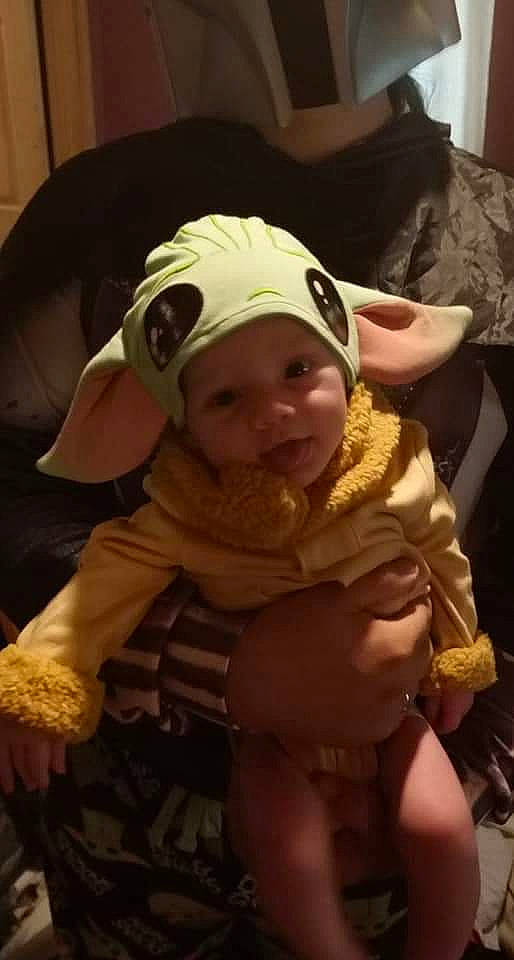 Alucard is registered to the contest to win money with this photo: baby, baby_toddler_clothing, cap, cheek, comfort, cool, ear, eye, fawn, finger, happy, hat, headwear, human_body, mouth, nose, person, skin, smile, sunglasses