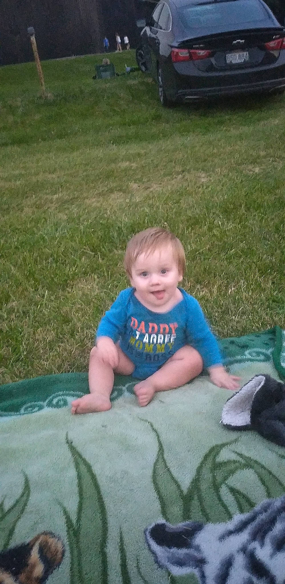 Alucard is registered to the contest to win money with this photo: baby, baby_toddler_clothing, barefoot, child, eye, flooring, fun, garden, grass, grass_family, lawn, leaf, leg, leisure, person, plant, recreation, sitting, smile, t_shirt