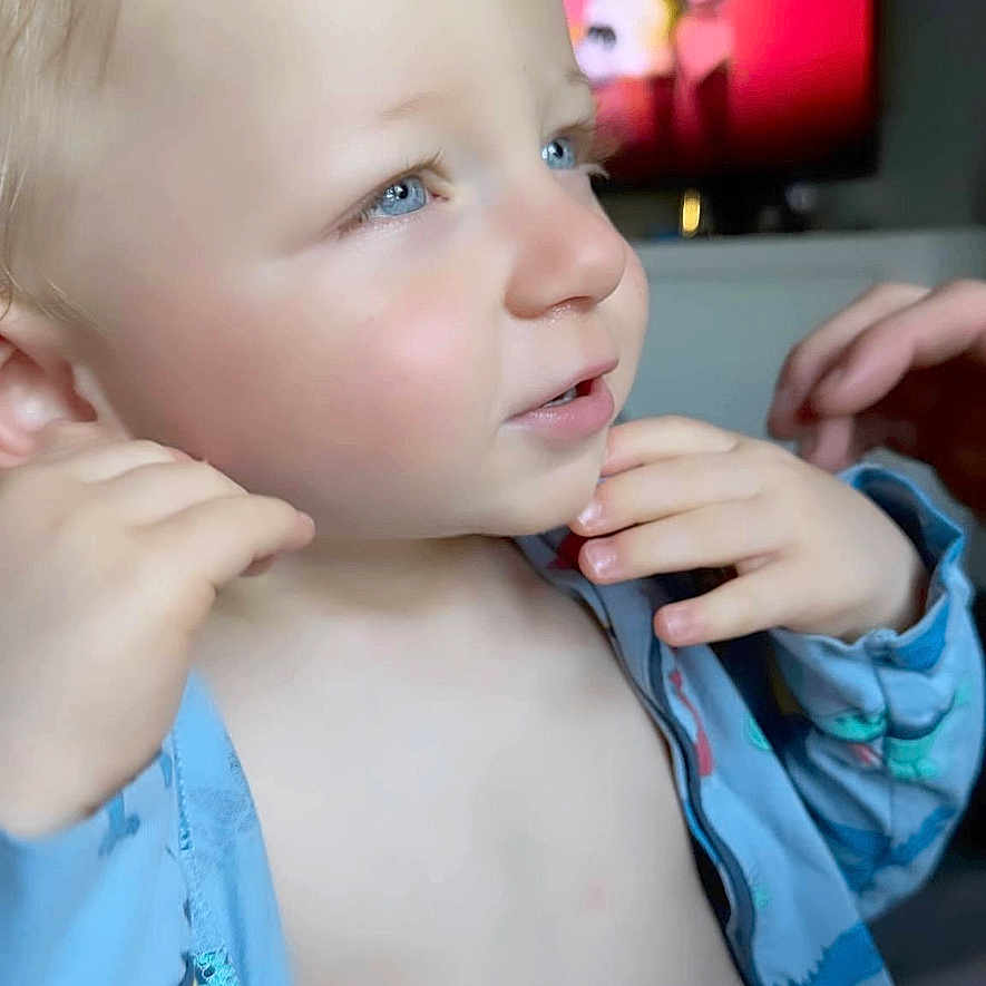 Beau is registered to the contest to win money with this photo: baby, blonde, bodypart, computerhardware, electronics, face, finger, hair, hand, hardware, head, indoors, monitor, person, photography, portrait, sad, screen, shoulder, tv