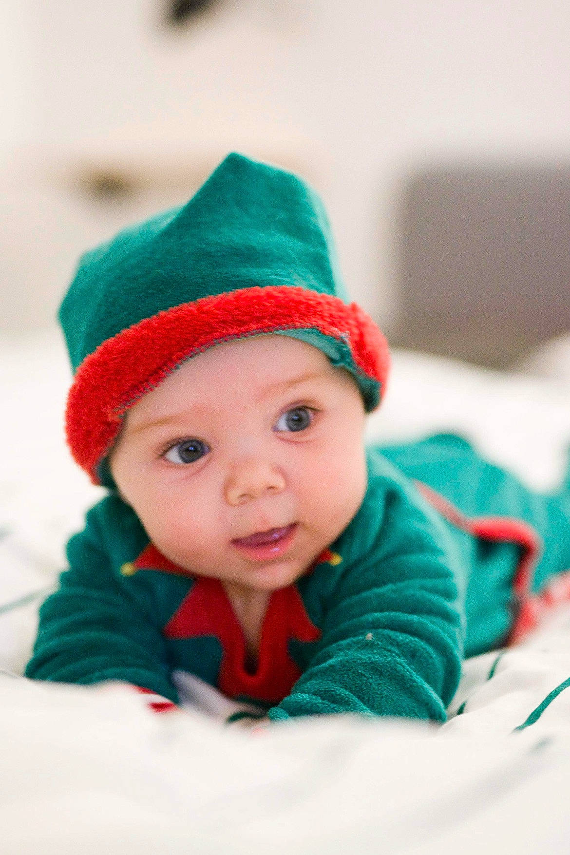 Thiago participe au concours pour gagner de l'argent avec cette photo : baby, baby_toddler_clothing, cap, child, clothing, comfort, eye, fun, happy, head, headgear, headwear, holiday, human_body, knit_cap, outerwear, person, sleeve, toddler, winter