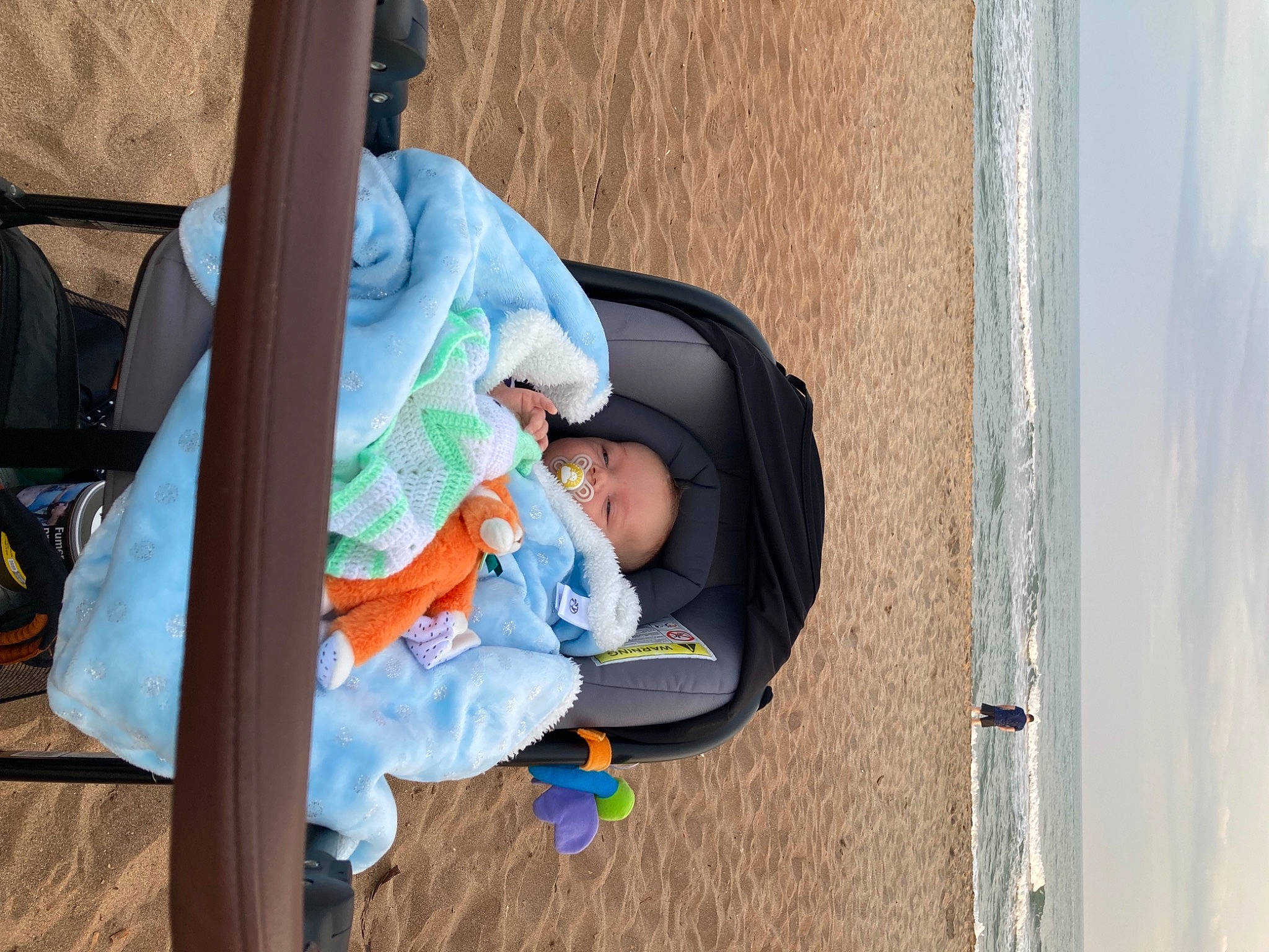 Thiago a rejoint le concours — aidez-le/la à gagner de superbes lots ! baby, baby_carriage, baby_products, baby_toddler_clothing, bag, beach, child, comfort, fun, leisure, person, product, recreation, sitting, sky, toddler, travel, tree, vacation, water