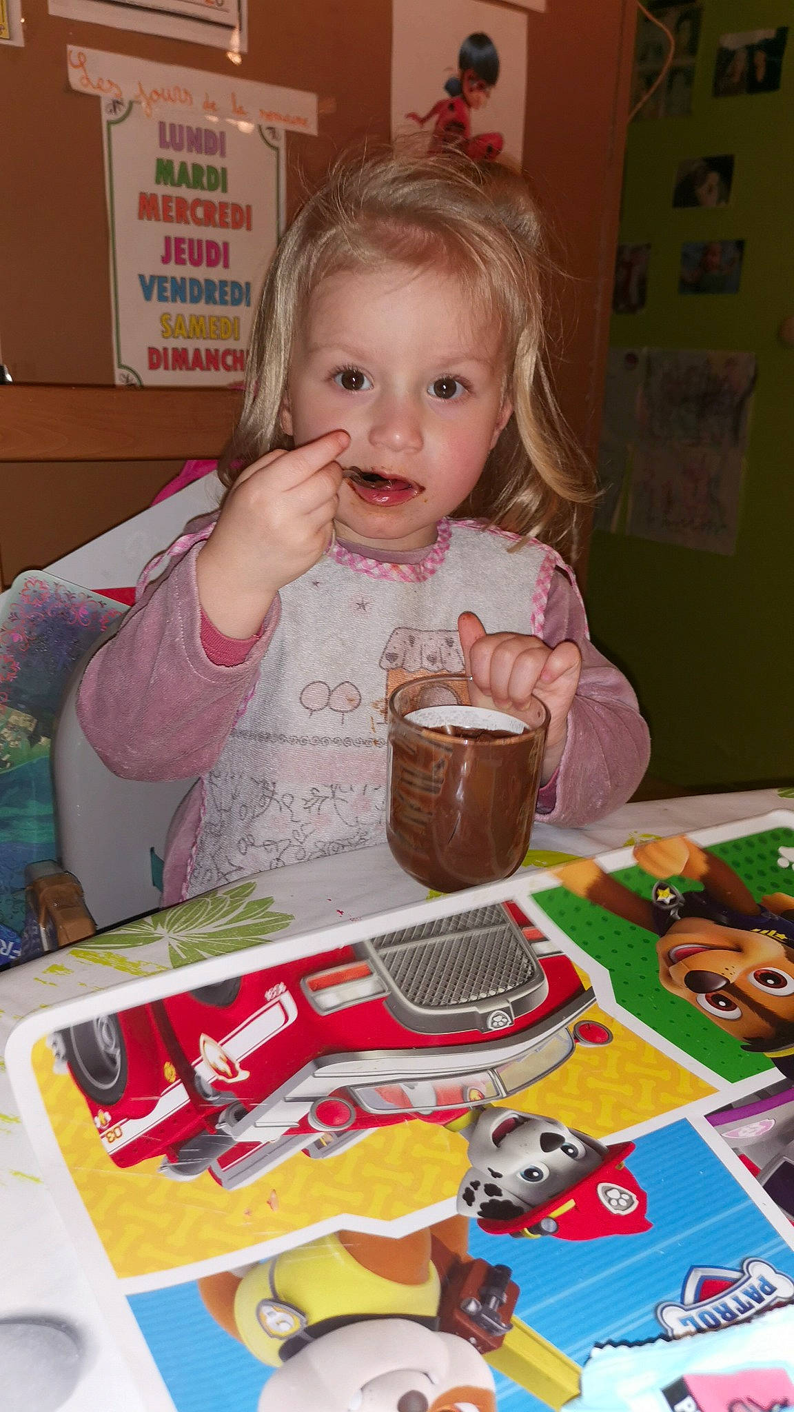 Mélyne a rejoint le concours — aidez-le/la à gagner de superbes lots ! art, baking, birthday, birthday_cake, buttercream, cake, cake_decorating, child, comfort_food, event, food, icing, junk_food, person, play, sharing, sugar_paste, sweetness, table, tableware