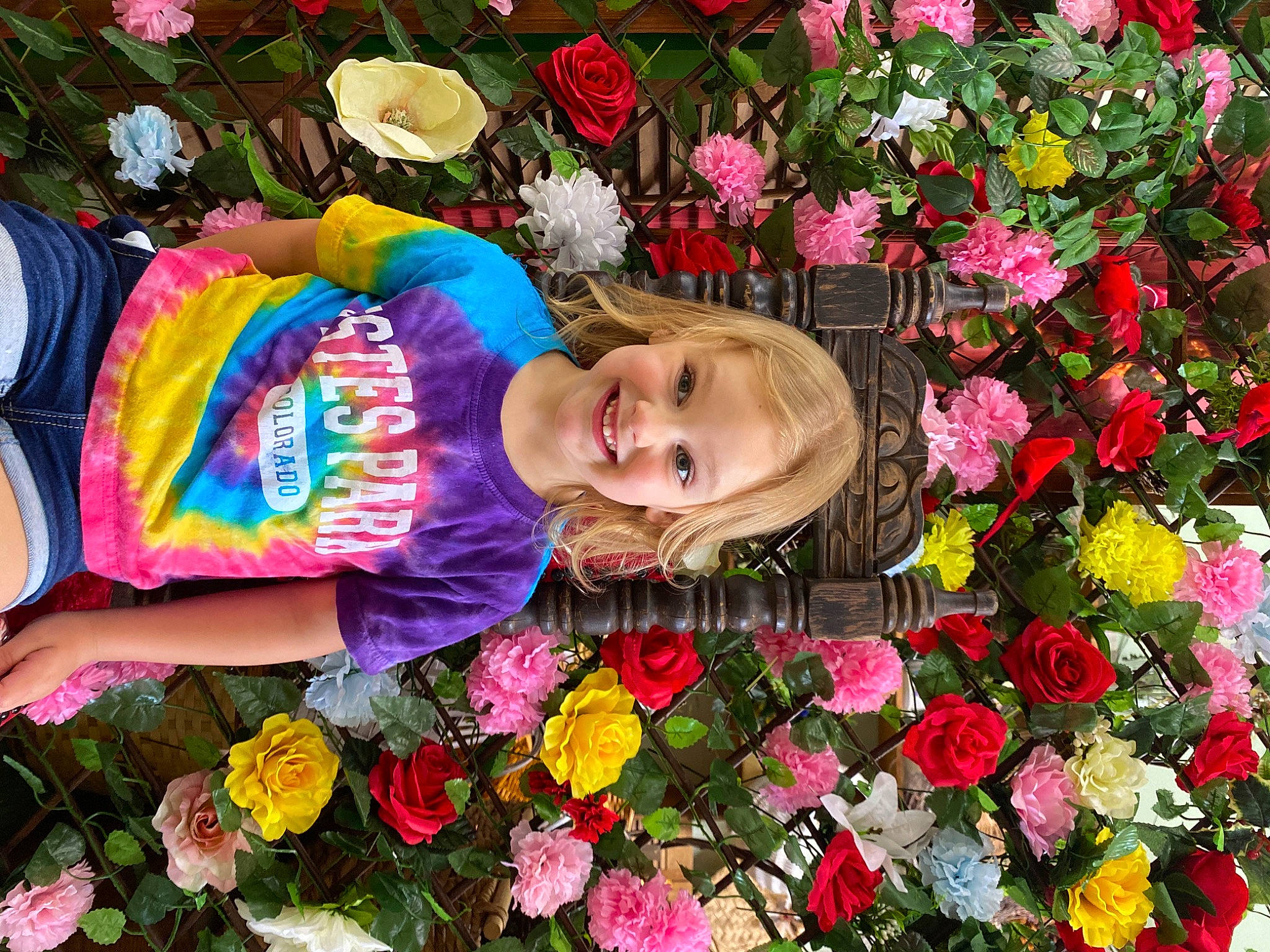 Lexa is registered to the contest to win money with this photo: annual_plant, beauty, botany, event, floral_design, floristry, flower, flower_arranging, flowering_plant, happy, joy, leaf, magenta, nature, people_in_nature, person, petal, pink, plant, red