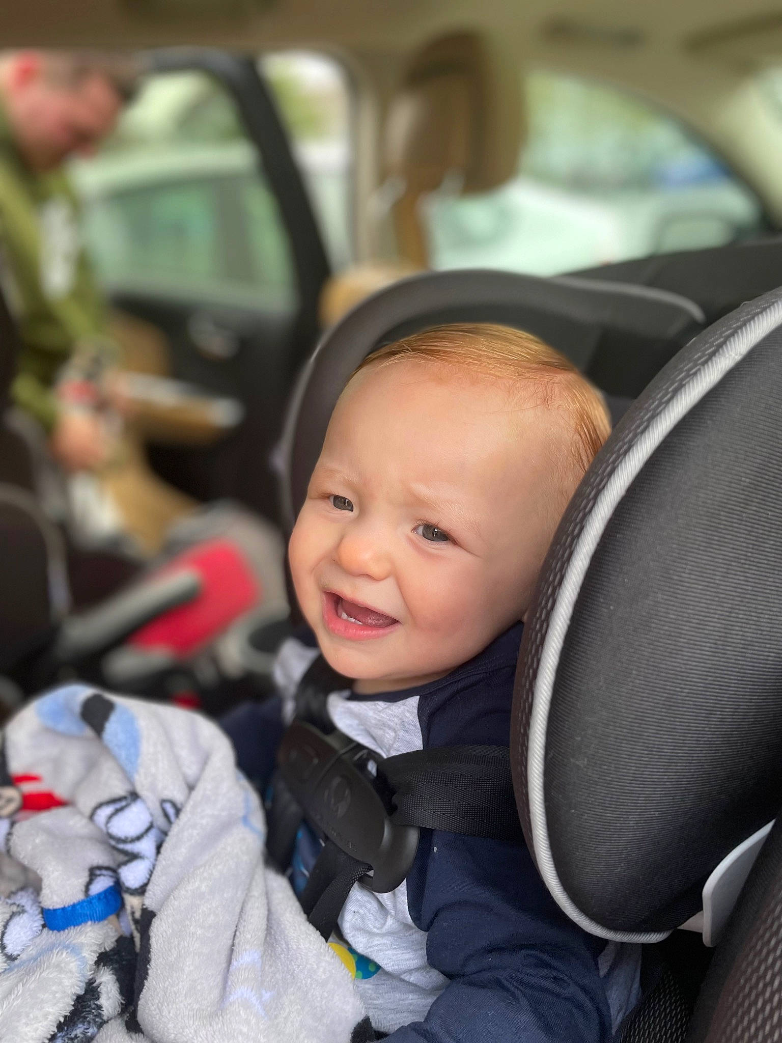 Axel is registered to the contest to win money with this photo: auto_part, automotive_design, baby_carriage, baby_products, car_seat, child, comfort, family_car, flash_photography, happy, head_restraint, headgear, motor_vehicle, person, personal_luxury_car, product, seat_belt, smile, steering_wheel, toddler