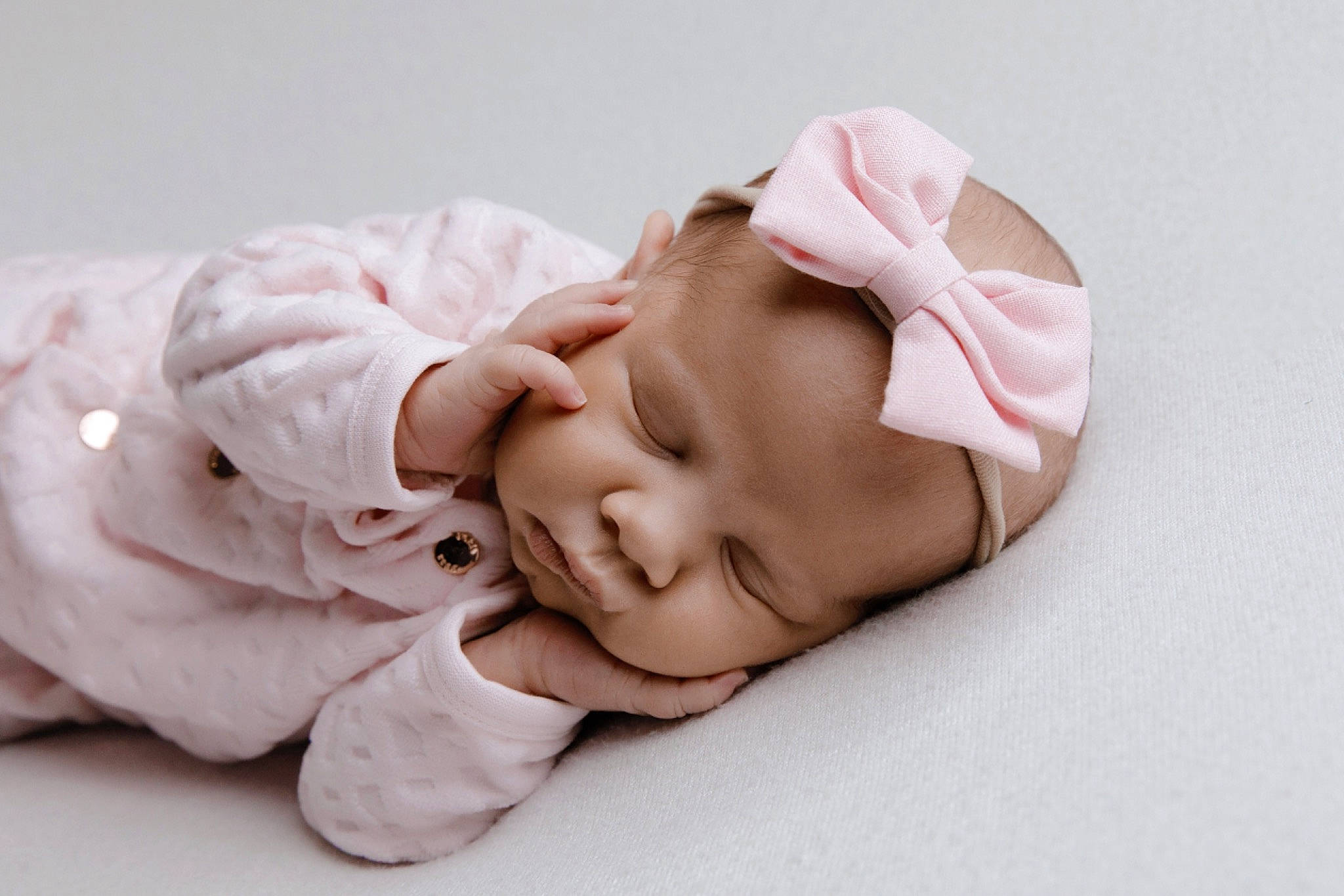 Hailey participe au concours pour gagner de l'argent avec cette photo : baby, baby_products, baby_sleeping, baby_toddler_clothing, beanie, cap, comfort, ear, fashion_accessory, fur, gesture, hair_accessory, headband, headpiece, headwear, linens, nap, peach, person, petal