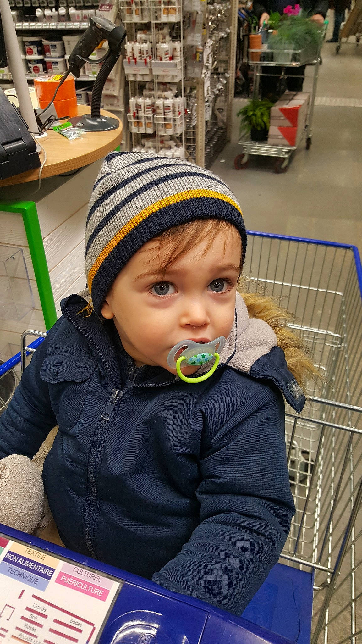 Gregoire participe au concours pour gagner de l'argent avec cette photo : child, headgear, headwear, person, toddler