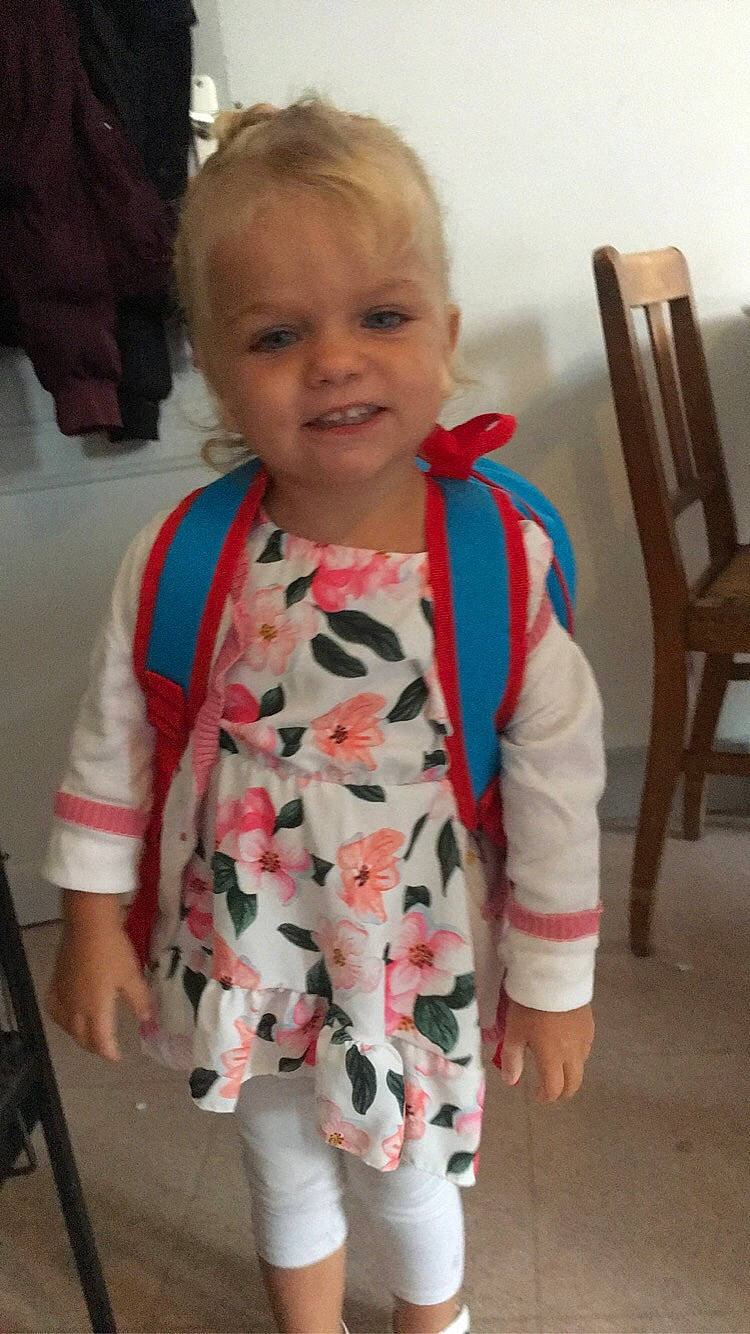 Lylia participe au concours pour gagner de l'argent avec cette photo : baby, baby_products, baby_toddler_clothing, chair, cheek, child, electric_blue, eye, fun, happy, joint, joy, pattern, people, person, skin, sleeve, smile, standing, textile