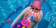 Laïa participe au concours pour gagner de l'argent avec cette photo : baby, inflatable_boat, pool, water, sunhat, sunglasses, toy, pink, blue, dolphin_design, summer, child, float, swimming, outdoor, play, cute, relax, sunshine, fun