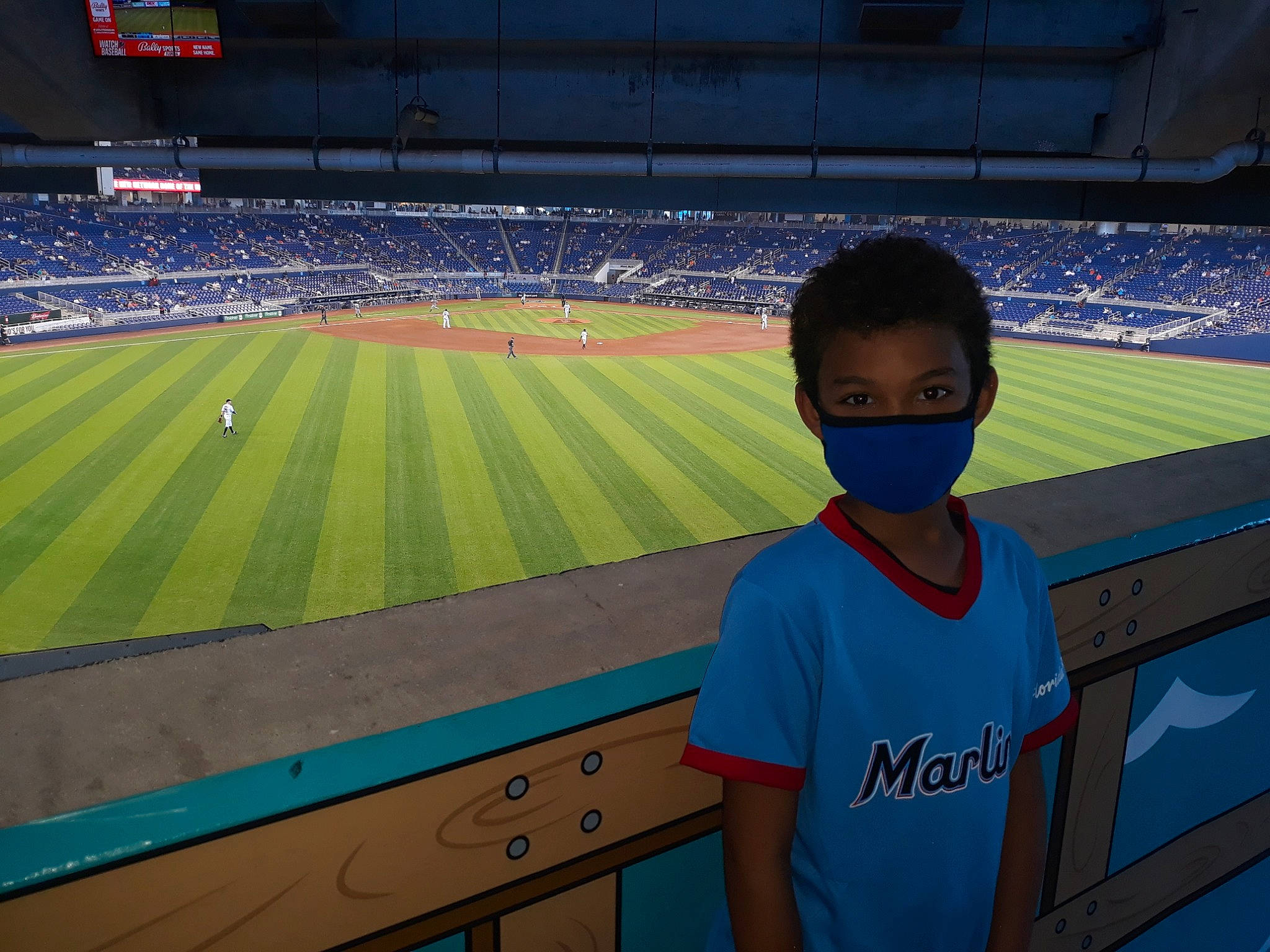 Diallo is registered to the contest to win money with this photo: ball_game, baseball, baseball_field, baseball_park, baseball_player, bat_and_ball_games, championship, college_baseball, competition_event, fan, grass, leisure, line, people, person, photograph, player, sports, standing, t_shirt