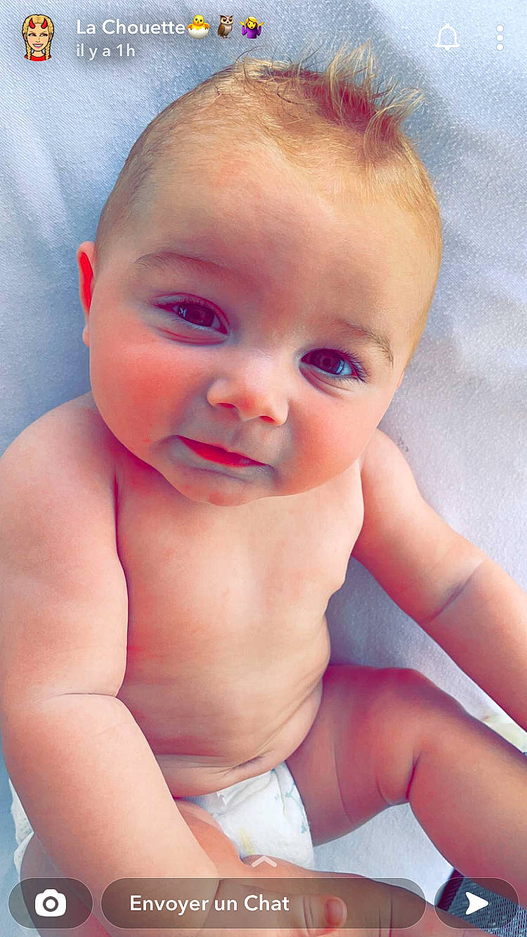 Tchad participe au concours pour gagner de l'argent avec cette photo : azure, baby, baby_toddler_clothing, cheek, ear, eye, eyebrow, eyelash, finger, gesture, happy, human_body, iris, leg, lip, mouth, neck, nose, person, skin