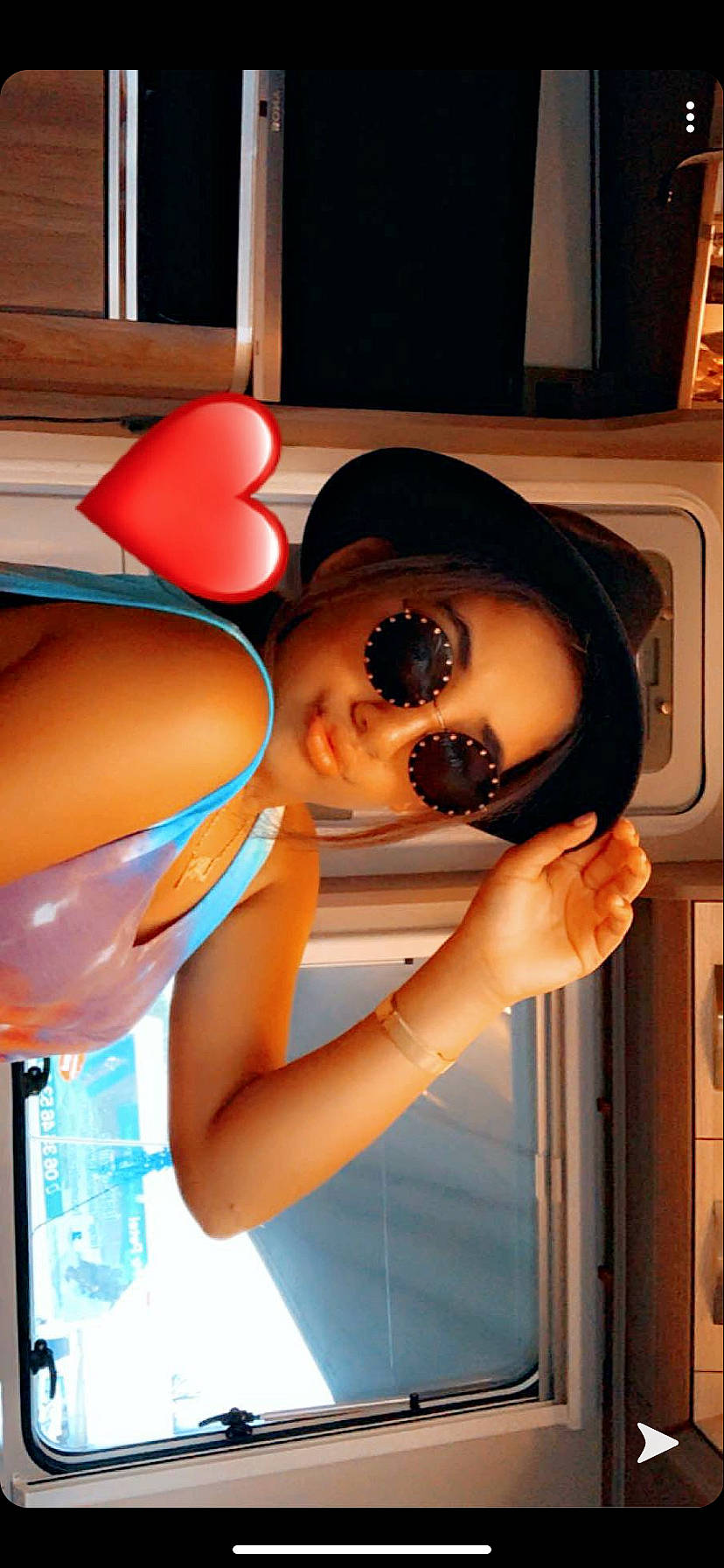 Laky a rejoint le concours — aidez-le/la à gagner de superbes lots ! person