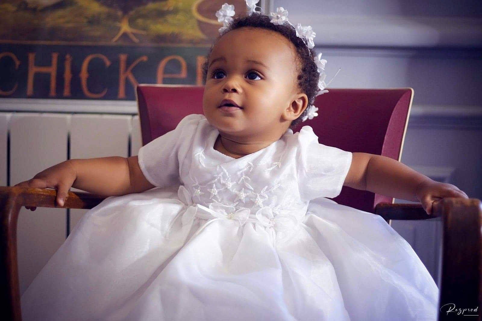 April a rejoint le concours — aidez-le/la à gagner de superbes lots ! baby, ceremony, child, costume, dress, hair_accessory, headpiece, person, photography, toddler, white