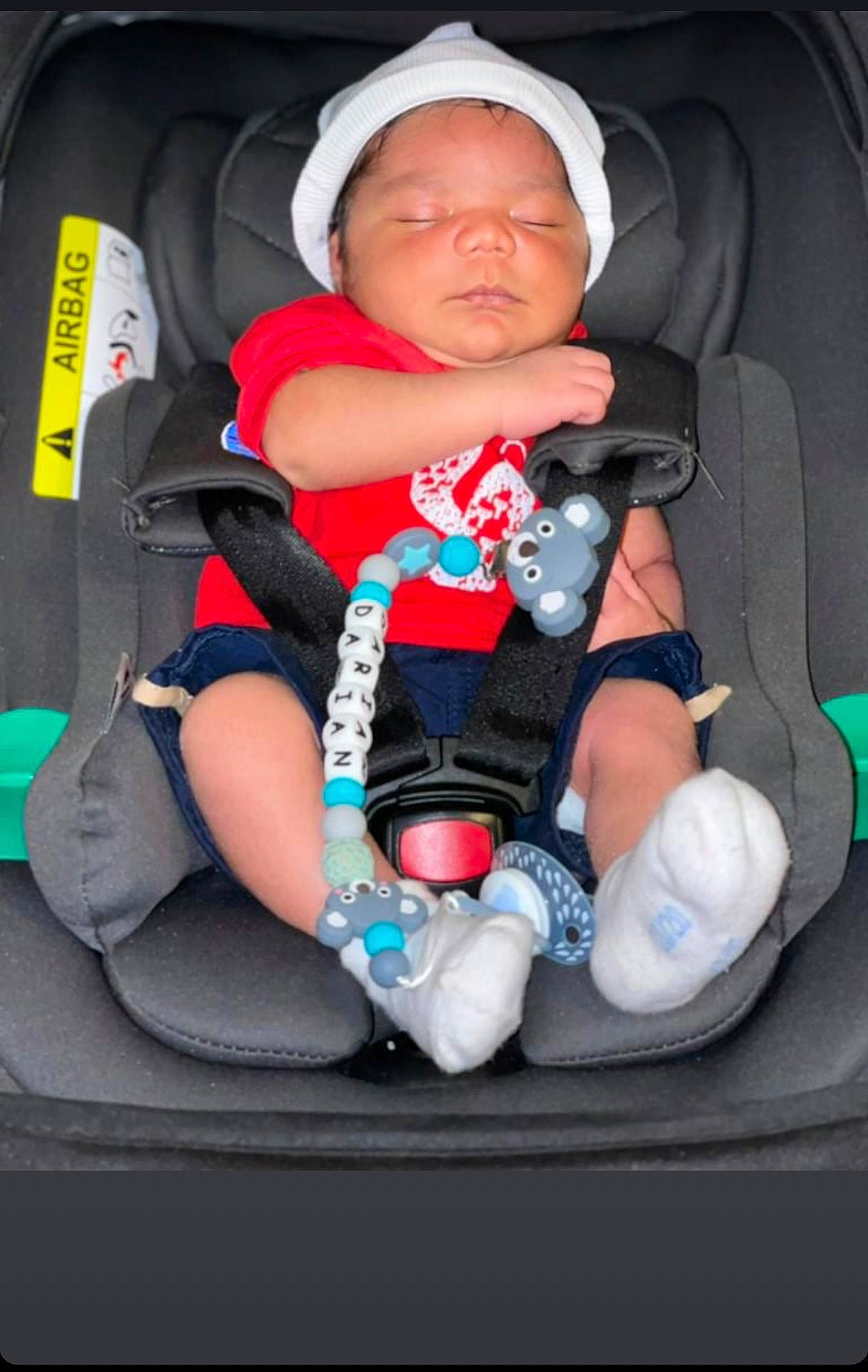 Darian Lucas participe au concours pour gagner de l'argent avec cette photo : baby, baby_carriage, baby_products, baby_safety, baby_sleeping, baby_toddler_clothing, car_seat, child, comfort, electric_blue, person, product, sitting, thumb, toddler