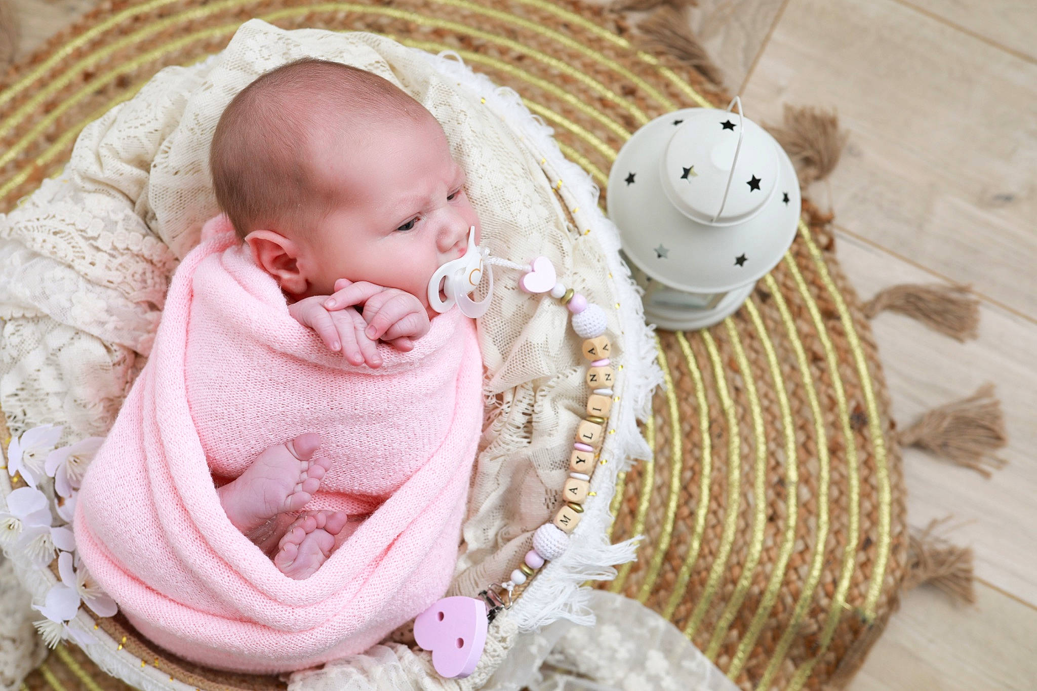 Maylina participe au concours pour gagner de l'argent avec cette photo : baby, baby_products, baby_sleeping, baby_toddler_clothing, cheek, child, clothing, comfort, facial_expression, head, headgear, linens, outerwear, pattern, person, pink, skin, textile, toddler, wood