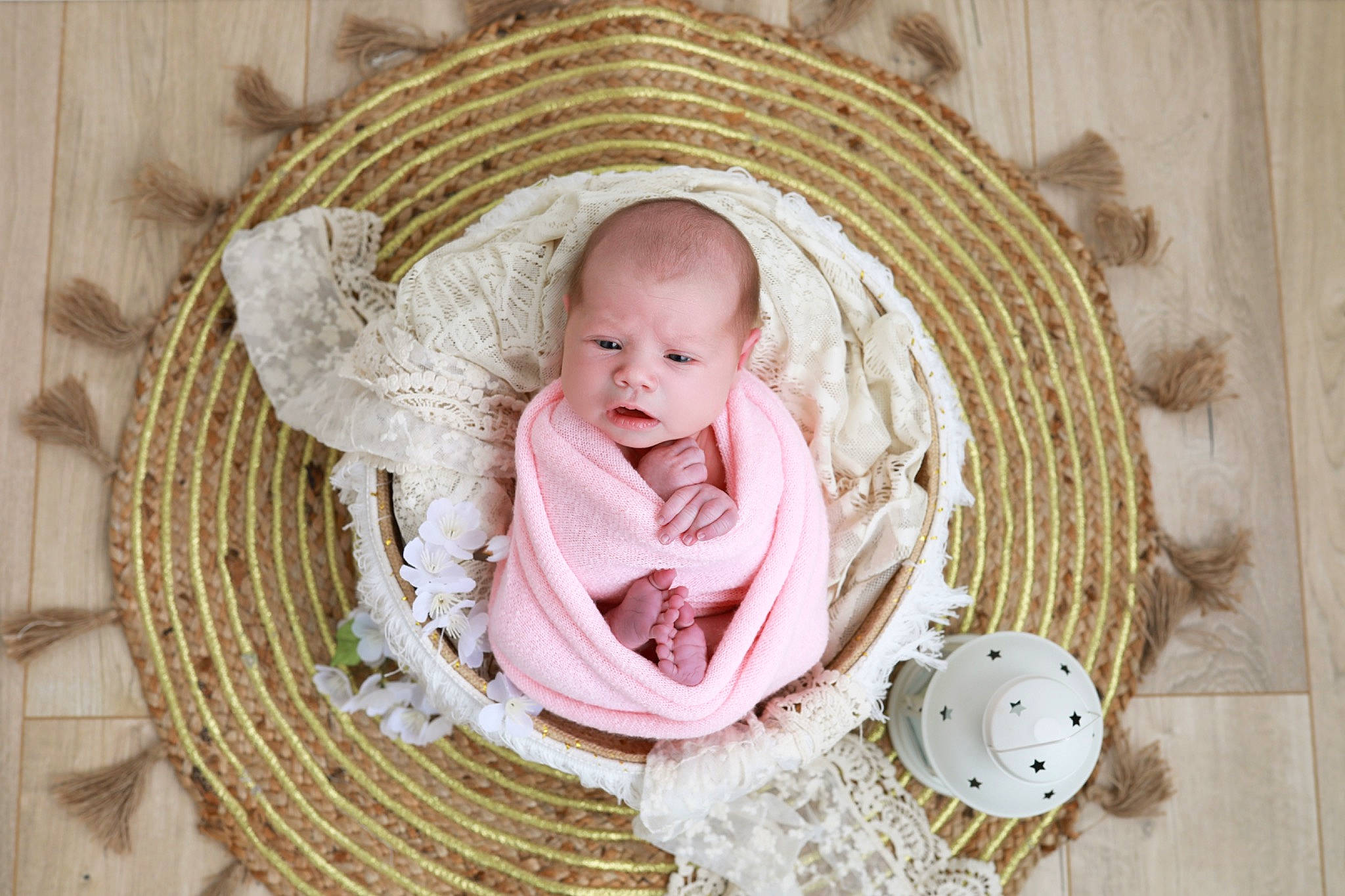 Maylina participe au concours pour gagner de l'argent avec cette photo : baby, baby_toddler_clothing, basket, child, comfort, costume_hat, fashion_accessory, fruit, grass, happy, headgear, linens, person, picnic_basket, storage_basket, sun_hat, toddler, toy, wicker, wood