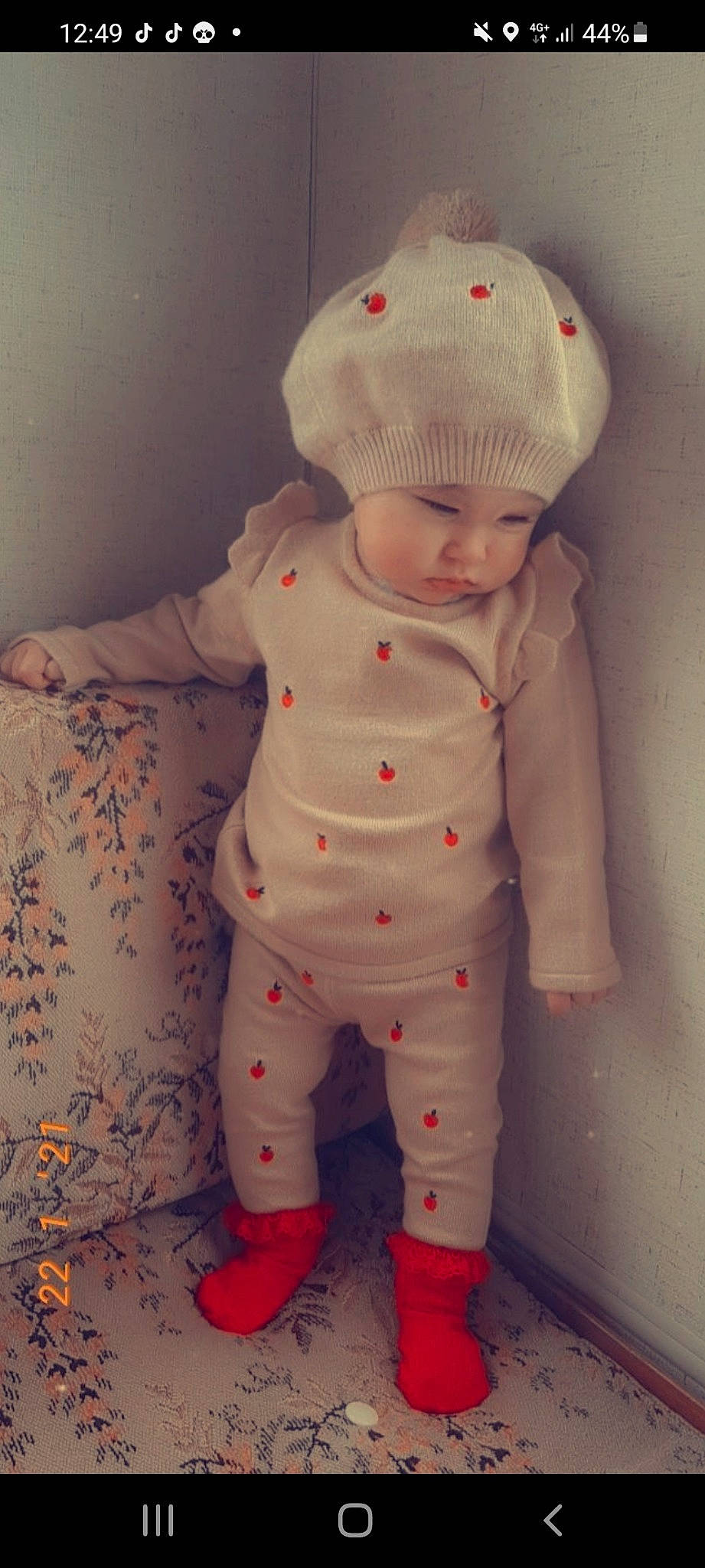 Liya participe au concours pour gagner de l'argent avec cette photo : baby, baby_toddler_clothing, beanie, cap, cheek, child, face, fur, hat, headwear, human_body, iris, knit_cap, linens, lip, pattern, person, sleeve, textile, toddler