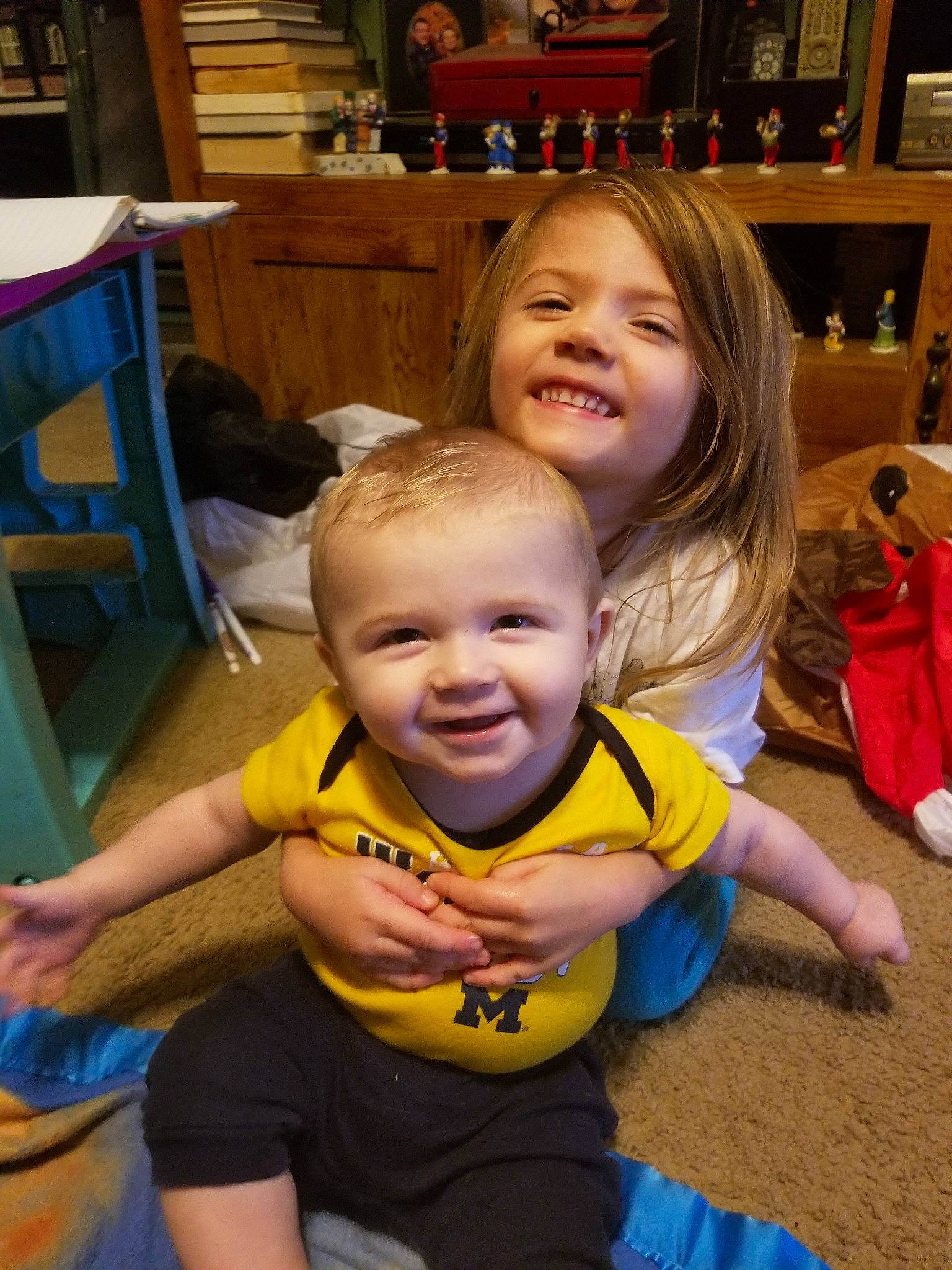 Lucas is registered to the contest to win money with this photo: boy, child, day, emotion, facial_expression, fun, girl, happiness, infant, joy, mother, person, play, product, sitting, skin, smile, toddler, vacation