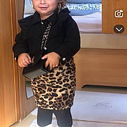 Marbella a rejoint le concours — aidez-le/la à gagner de superbes lots ! toddler, child, indoor, leopard_print, headband, black_top, white_boots, purse, fashion, posing, carpet, bedroom, furniture, smiling, person, cute, clothing, accessory, young_child, portrait