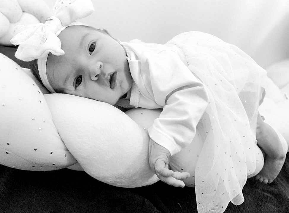 Alizée a rejoint le concours — aidez-le/la à gagner de superbes lots ! abdomen, ankle, baby, baby_toddler_clothing, cheek, child, ear, eye, flash_photography, foot, mouth, nose, person, photo_shoot, portrait_photography, skin, sleeve, stomach, toddler, tummy_time