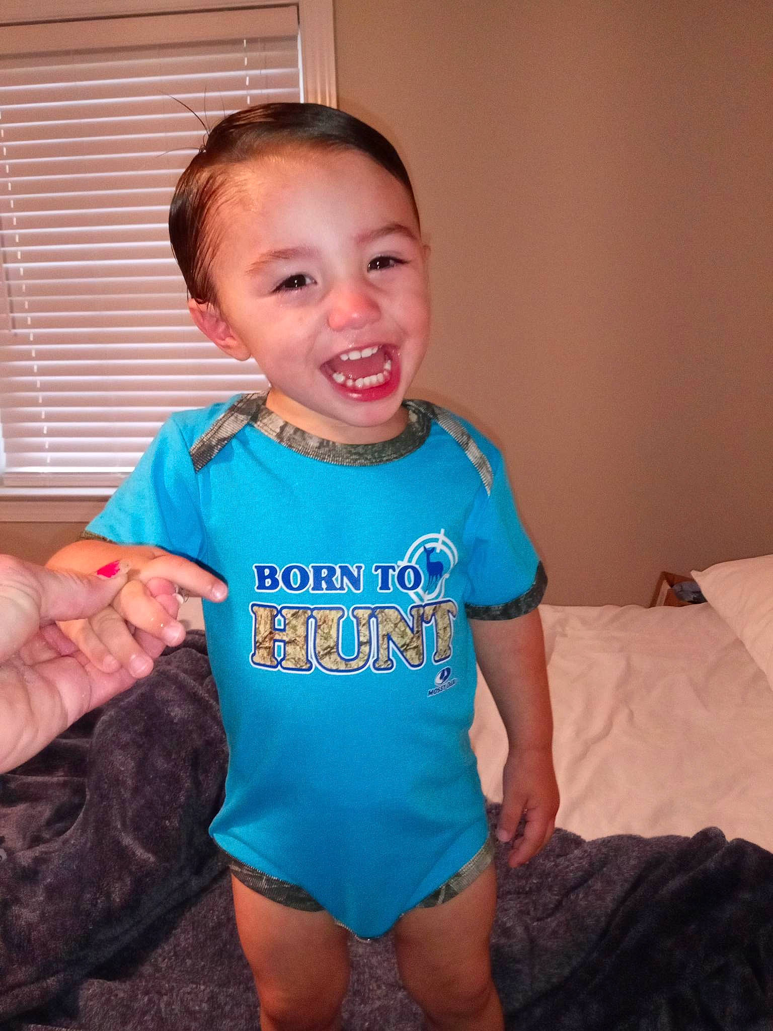 Kash is registered to the contest to win money with this photo: arm, baby_toddler_clothing, eye, face, flash_photography, gesture, hair, hand, happy, head, human_body, leg, mouth, muscle, neck, person, shoulder, skin, sleeve, smile