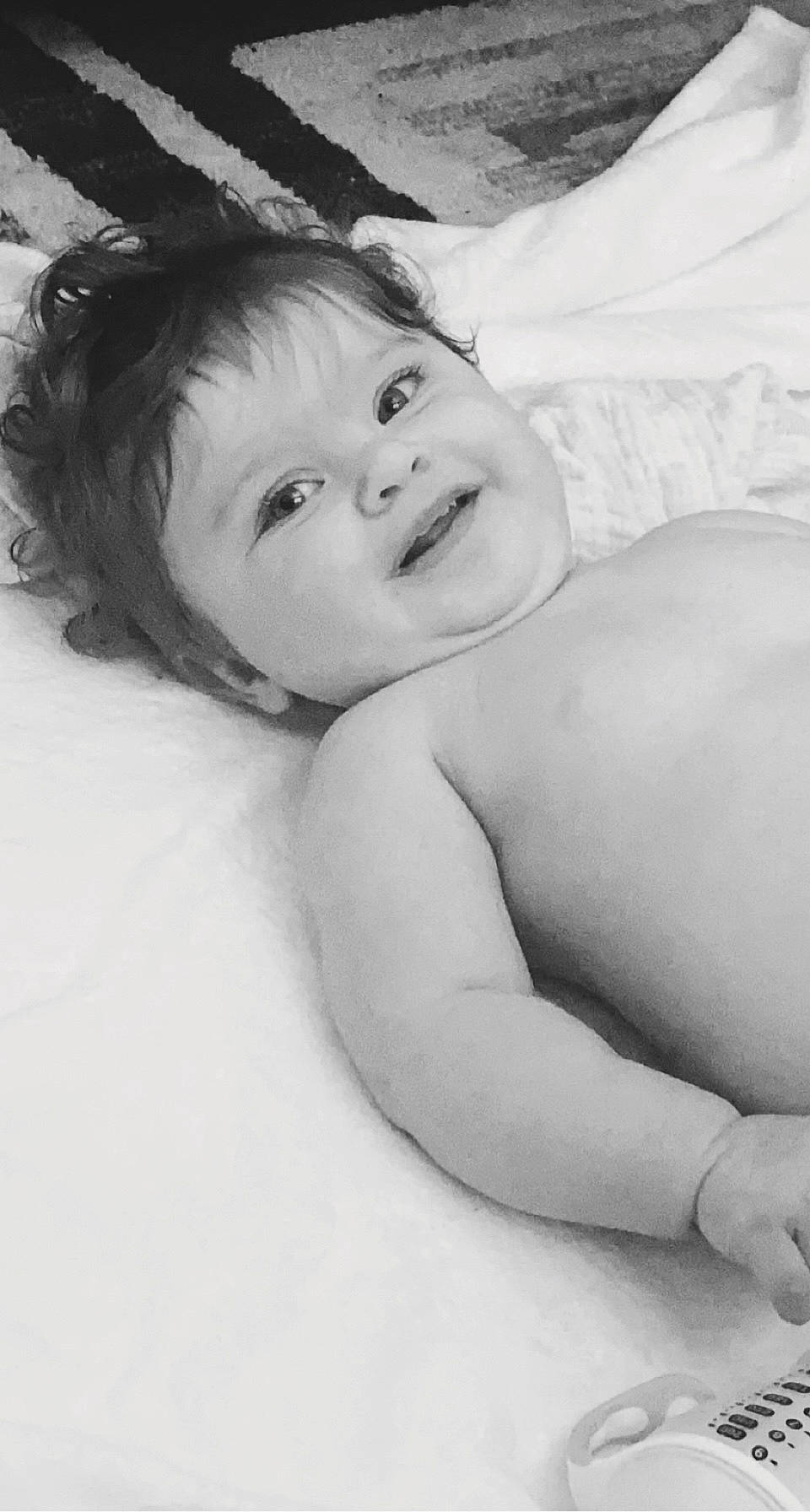 Collins is registered to the contest to win money with this photo: cheek, chest, elbow, eye, eyebrow, face, flash_photography, hair, hairstyle, happy, head, human_body, iris, jaw, joy, lip, monochrome_photography, nose, person, skin