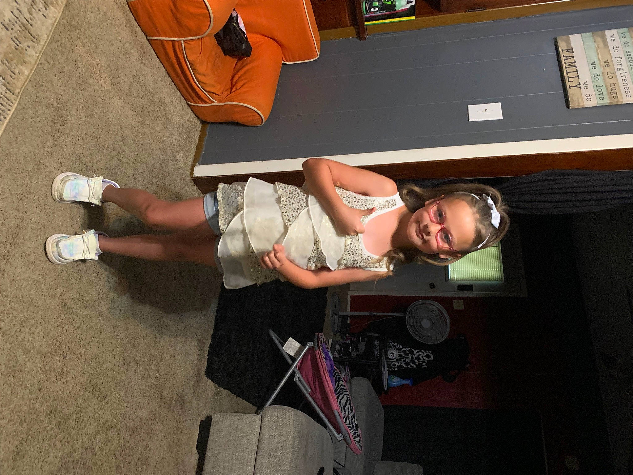 Tessa is registered to the contest to win money with this photo: desk, elbow, eyewear, flooring, foot, fun, human_leg, joint, joy, knee, person, room, sandal, smile, thigh, wrist