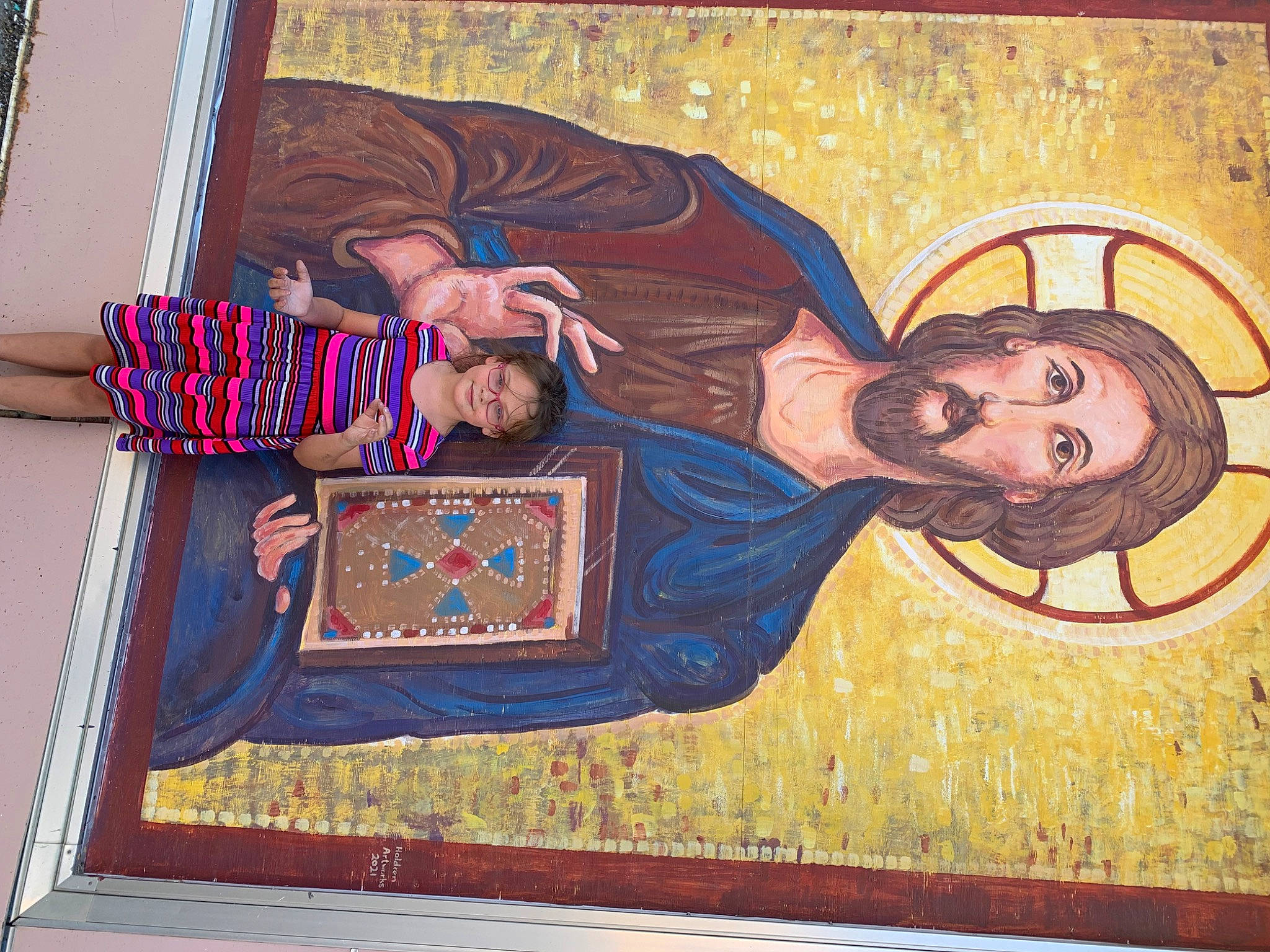 Tessa is registered to the contest to win money with this photo: acrylic_paint, art, artist, artwork, drawing, illustration, joy, modern_art, mural, paint, painting, person, picture_frame, rectangle, religious_item, room, textile, visual_arts, wall, watercolor_paint