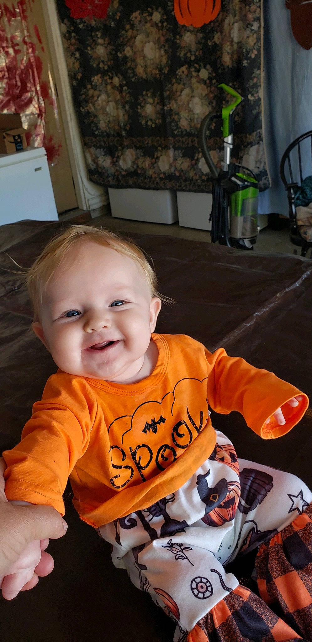 Beatrix is registered to the contest to win money with this photo: baby, baby_laughing, baby_products, baby_toddler_clothing, cheek, chest_of_drawers, child, cool, houseplant, iris, laugh, living_room, long_sleeved_t_shirt, person, picture_frame, refrigerator, toddler, tongue, tooth