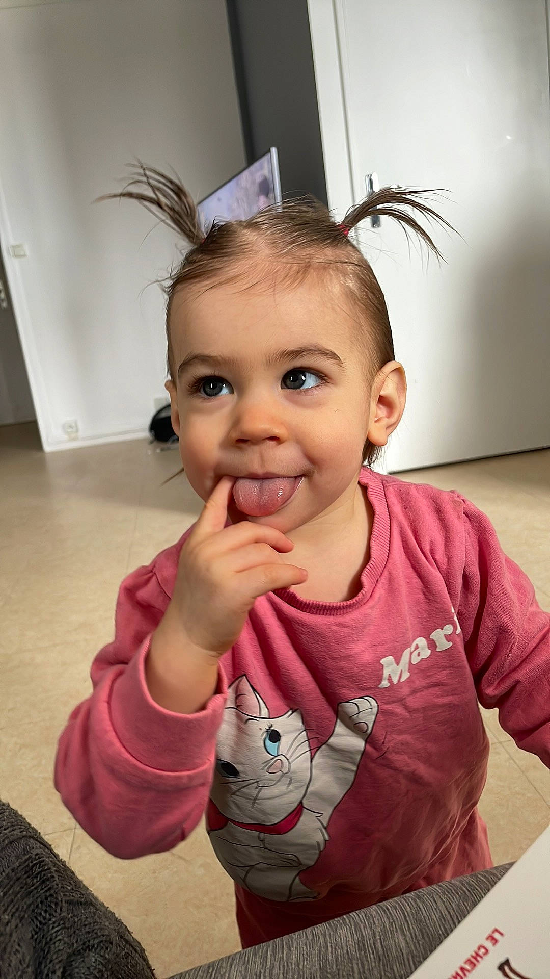 Sohena a rejoint le concours — aidez-le/la à gagner de superbes lots ! arm, baby_toddler_clothing, cheek, chin, ear, eyebrow, eyelash, finger, forehead, gesture, hand, happy, iris, lip, mouth, neck, nose, person, skin, sleeve