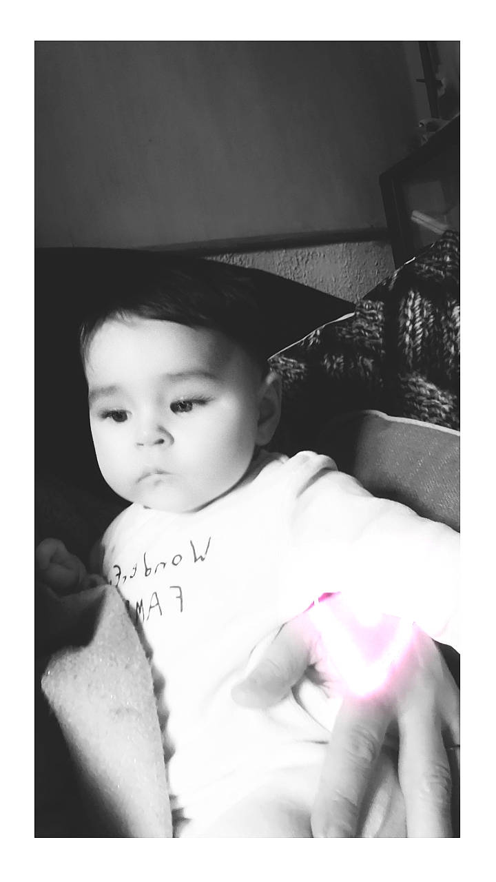 Adonia participe au concours pour gagner de l'argent avec cette photo : arm, baby, beauty, black, black_and_white, cheek, elbow, eyebrow, eyelash, finger, flash_photography, gesture, happy, lip, monochrome_photography, nose, person, photograph, style, toddler