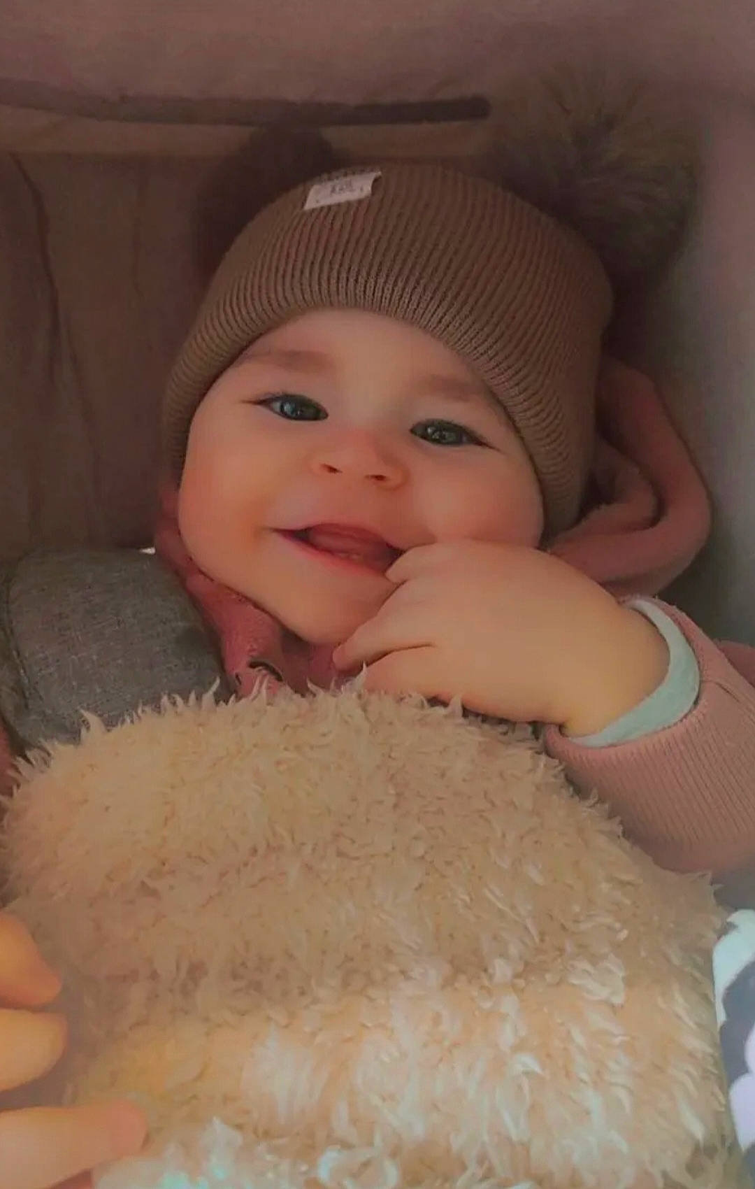 Adonia participe au concours pour gagner de l'argent avec cette photo : baby, baby_toddler_clothing, cap, cheek, child, comfort, eye, eyebrow, face, fashion_accessory, happy, headgear, headwear, iris, joy, knit_cap, lip, nose, person, skin