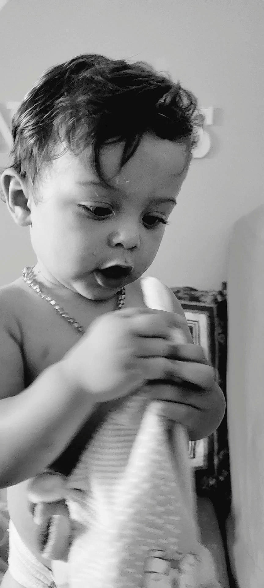 Andreas participe au concours pour gagner de l'argent avec cette photo : arm, cheek, ear, eye, eyebrow, eyelash, flash_photography, hairstyle, hand, happy, human_body, joint, lip, mouth, muscle, neck, nose, person, shoulder, skin