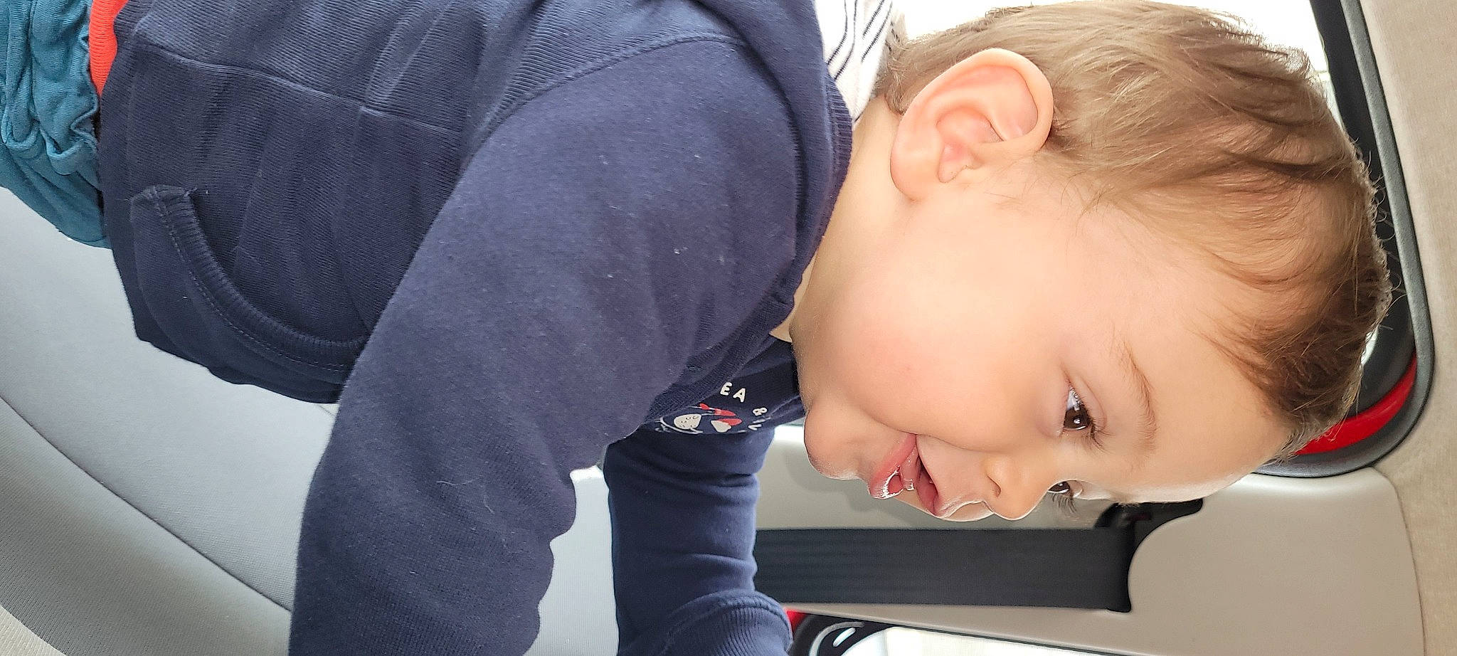 Andreas a rejoint le concours — aidez-le/la à gagner de superbes lots ! baby, cheek, child, ear, elbow, eyelash, fun, gesture, happy, joint, neck, nose, person, plant, recreation, sitting, sleeve, smile, suit, toddler