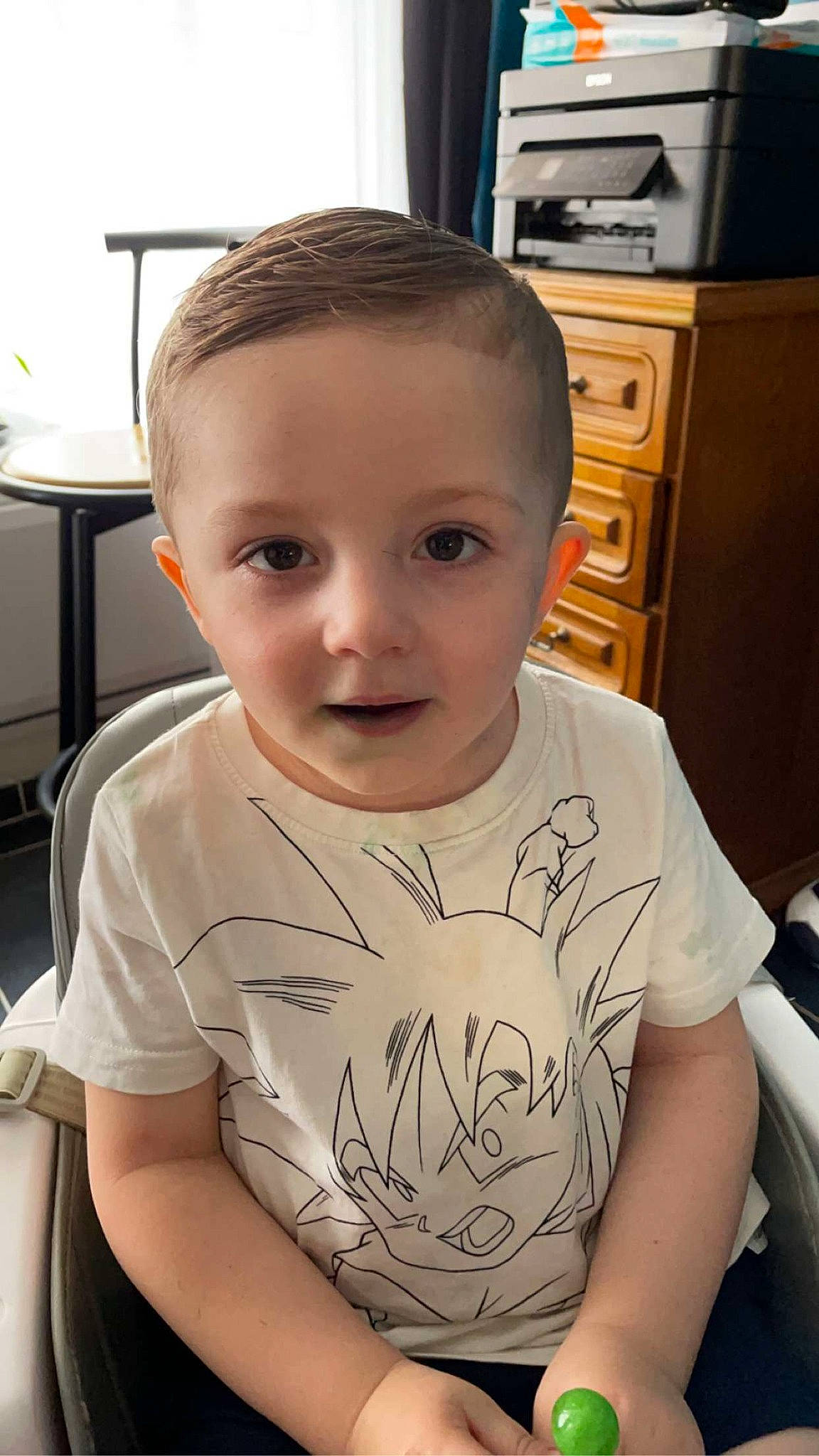 Lihito participe au concours pour gagner de l'argent avec cette photo : arm, cheek, chin, cool, eye, eyebrow, forehead, hairstyle, happy, iris, jaw, mouth, muscle, neck, nose, person, skin, sleeve, smile, standing