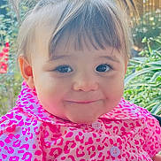 Valentina a rejoint le concours — aidez-le/la à gagner de superbes lots ! toddler, child, smile, pigtails, hair, outdoor, garden, greenery, pink_clothing, patterned_shirt, food, snack, hand, cute, happy, face, portrait, baby, natural_light, playful