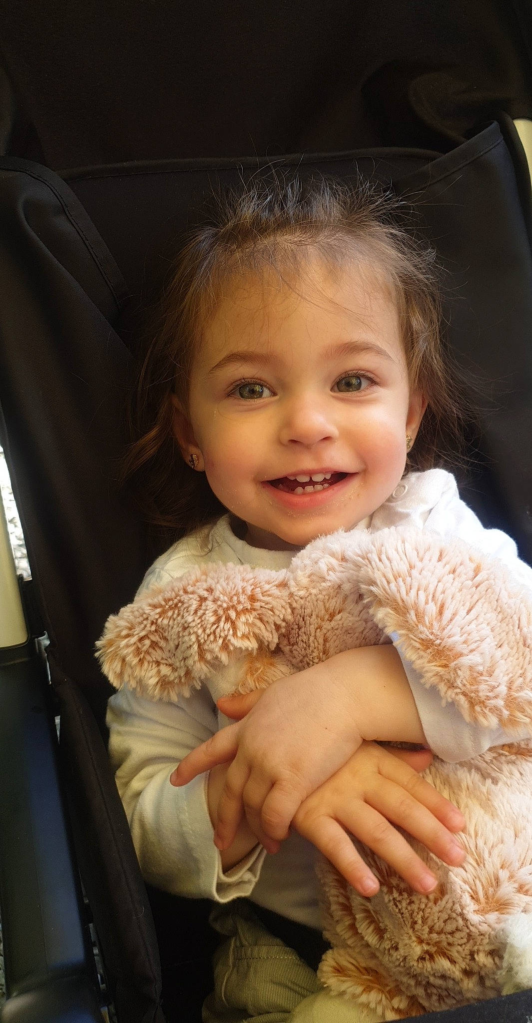 Alexane participe au concours pour gagner de l'argent avec cette photo : baby, baby_toddler_clothing, cheek, chin, comfort, eye, eyebrow, facial_expression, flash_photography, fun, gesture, hairstyle, happy, iris, joy, lip, long_hair, nose, person, skin