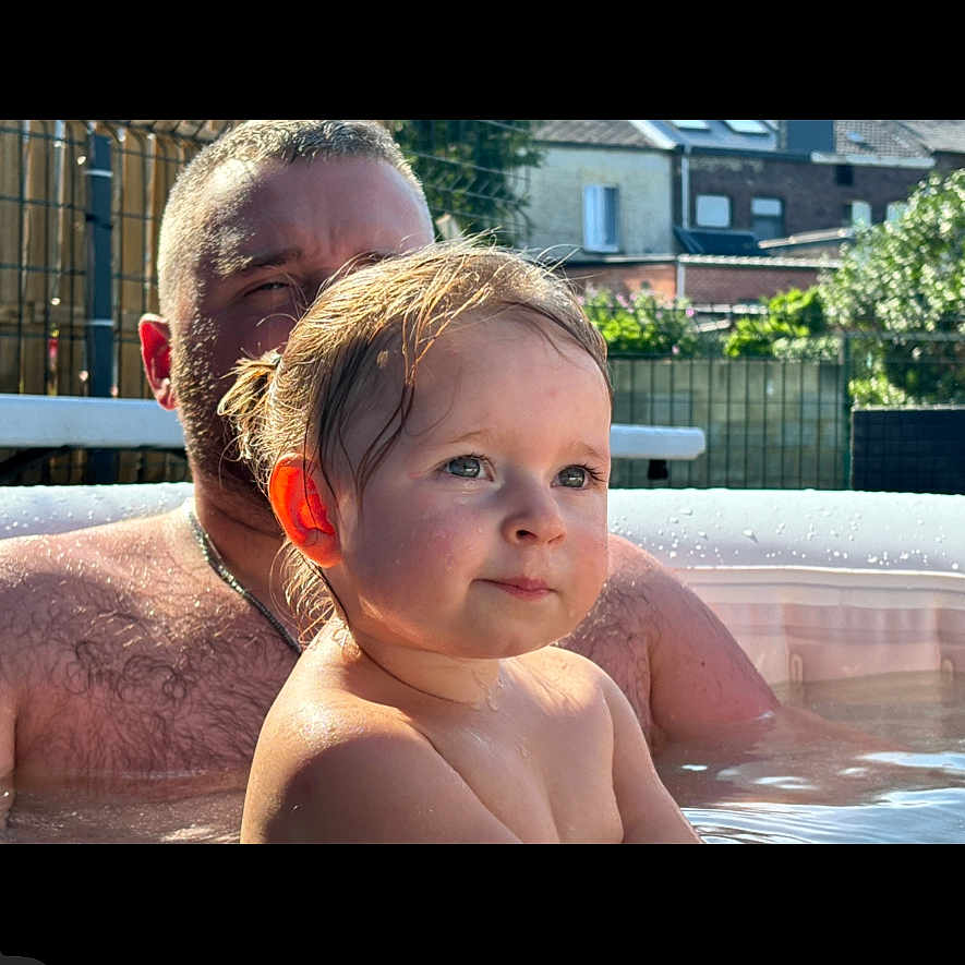 Yzhéa participe au concours pour gagner de l'argent avec cette photo : adult, backyard, child, daylight, face, family, fence, house, nature, outdoor, person, pool, portrait, relaxation, skin, summer, sunlight, toddler, water, wet_hair