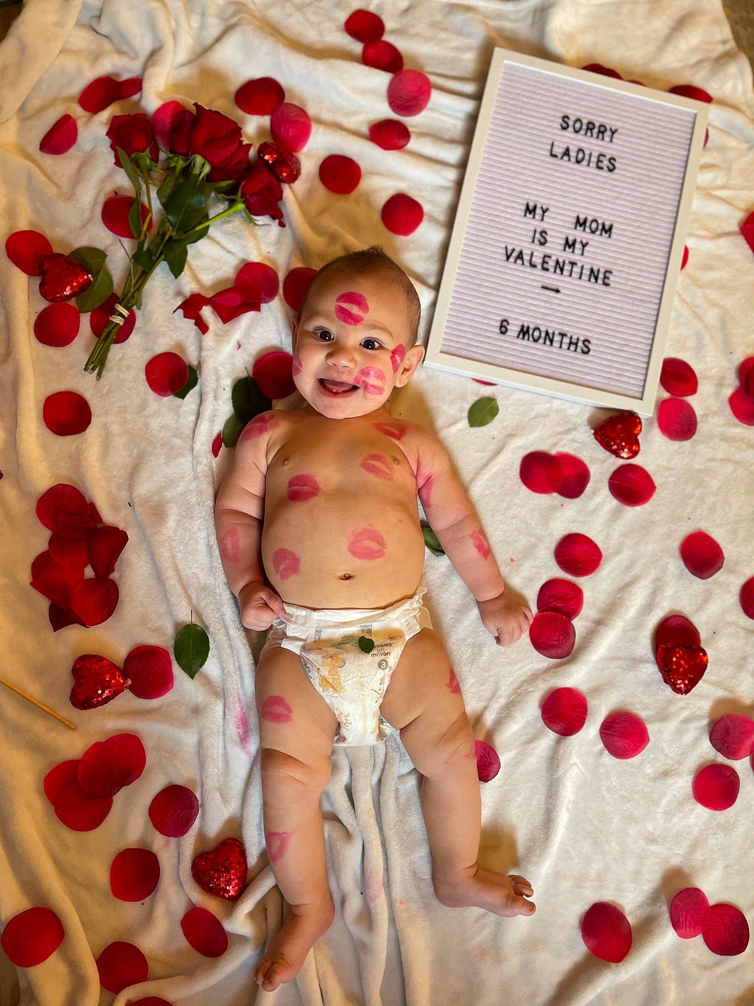 Rafael is registered to the contest to win money with this photo: abdomen, baby, chest, child, hand, happy, human_leg, joy, linens, navel, pattern, peach, person, petal, pink, plant, product, rose, stomach, textile