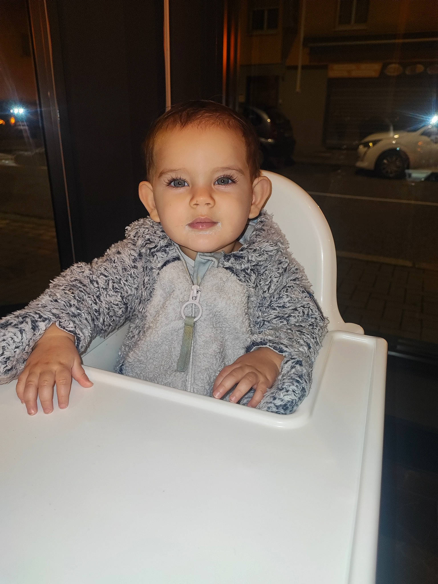 Djenna participe au concours pour gagner de l'argent avec cette photo : baby, baby_toddler_clothing, chair, cheek, child, comfort, fun, happy, person, rectangle, sitting, sleeve, tire, toddler, vehicle, wheel, window