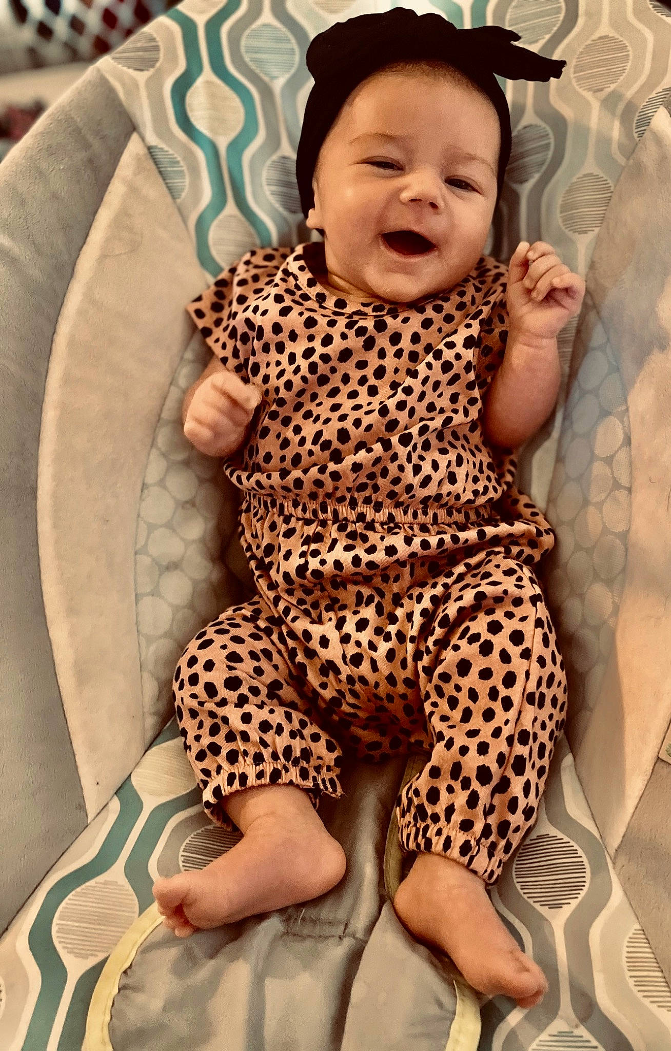 Saphina is registered to the contest to win money with this photo: baby, baby_toddler_clothing, comfort, eye, face, facial_expression, finger, happy, head, human_body, leg, neck, organ, person, photograph, skin, sleeve, smile, textile, thigh