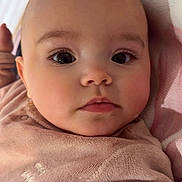 Gabriella participe au concours pour gagner de l'argent avec cette photo : baby, close_up, face, eyes, pink_clothing, blanket, infant, child, soft_texture, cute, portrait, young, skin, expression, lying_down, indoors, head, chubby_cheeks, newborn, adorable