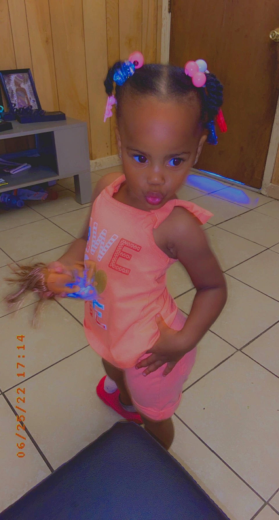 Keymora is registered to the contest to win money with this photo: blue, child, electric_blue, event, flooring, fun, hair, hairstyle, head, human_leg, joint, knee, person, pink, purple, shelf, shoulder, television, thigh, toddler