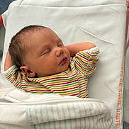 Thaïly a rejoint le concours — aidez-le/la à gagner de superbes lots ! newborn, baby, sleeping, infant, blanket, striped_shirt, hospital_bed, peaceful, child, portrait, cozy, relaxed, indoors, swaddled, cute, head, face, skin, person, young