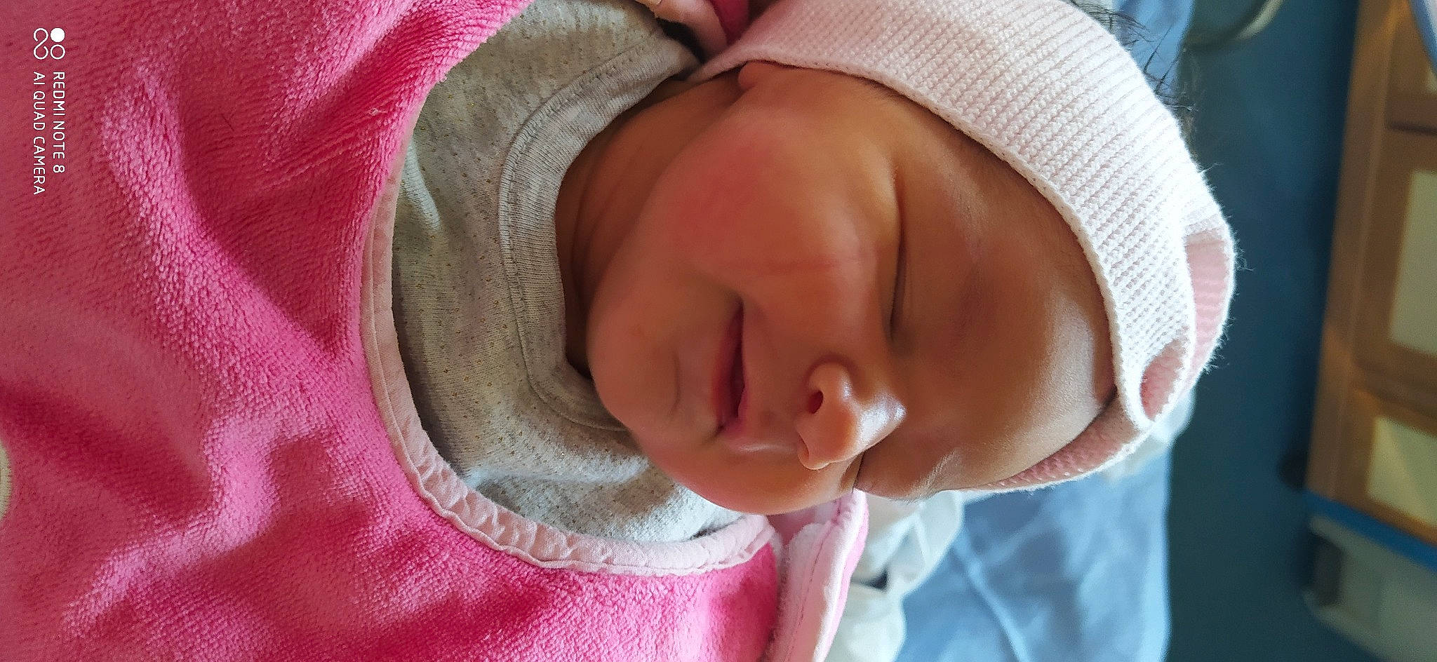 Ely a rejoint le concours — aidez-le/la à gagner de superbes lots ! baby, bedtime, birth, cheek, child, childbirth, chin, close_up, eye, face, headwear, lip, mouth, nap, nose, person, pink, skin, sleep, smile