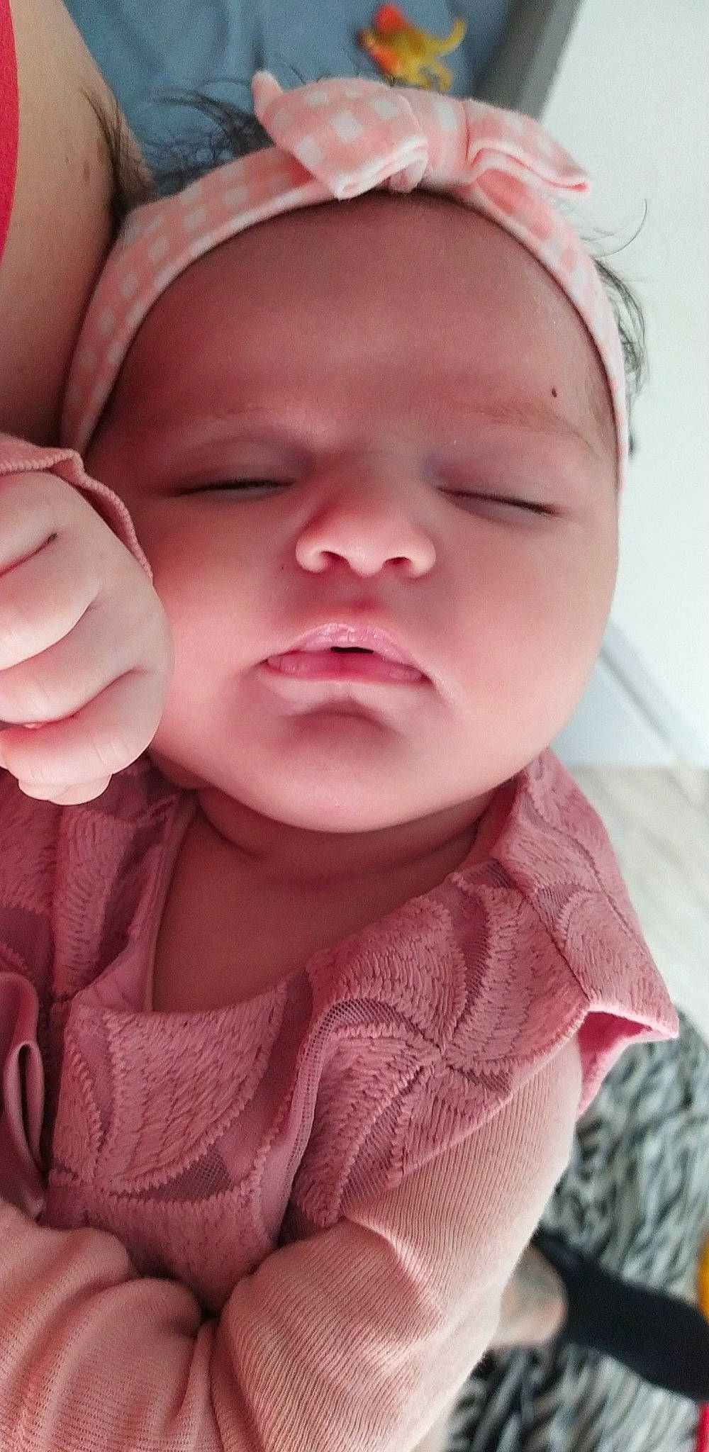 Ely participe au concours pour gagner de l'argent avec cette photo : baby, baby_sleeping, cheek, child, chin, close_up, ear, eye, face, forehead, hand, head, lip, mouth, nose, pink, portrait_photography, skin, sleep, toddler