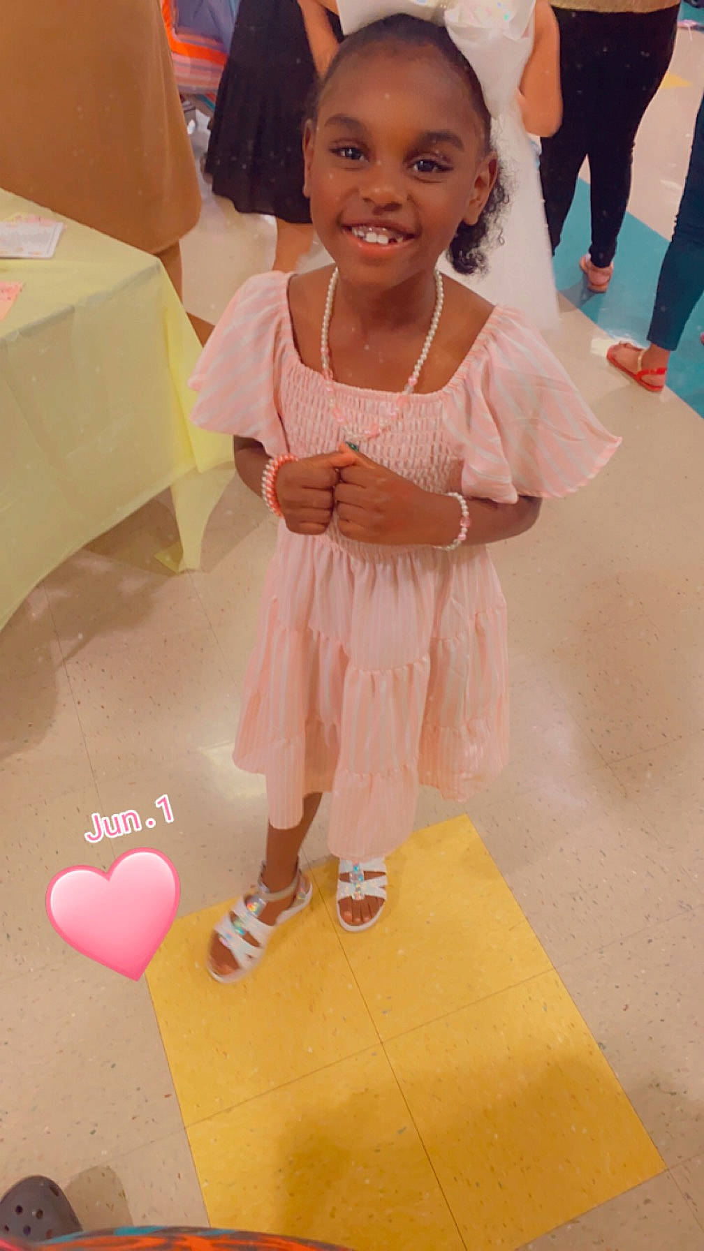 Journee is registered to the contest to win money with this photo: balloon, beauty, child, costume, dress, event, fashion_design, flooring, formal_wear, fun, happy, joy, leisure, magenta, paper_product, peach, person, pink, skin, smile