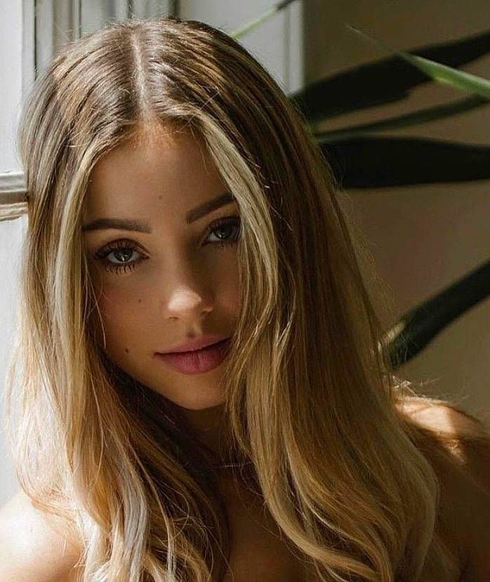 Louan a rejoint le concours — aidez-le/la à gagner de superbes lots ! artificial_hair_integrations, brown_hair, chin, eye_liner, eye_shadow, eyebrow, eyelash, fashion_accessory, feathered_hair, forehead, iris, layered_hair, lip, liver, long_hair, makeover, person, selfie, smile, step_cutting