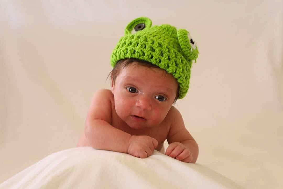 Tiziano participe au concours pour gagner de l'argent avec cette photo : art, baby, baby_products, baby_toddler_clothing, beanie, cap, comfort, fashion_accessory, fun, fur, happy, headgear, headwear, knit_cap, linens, person, stuffed_toy, thumb, toddler, toy