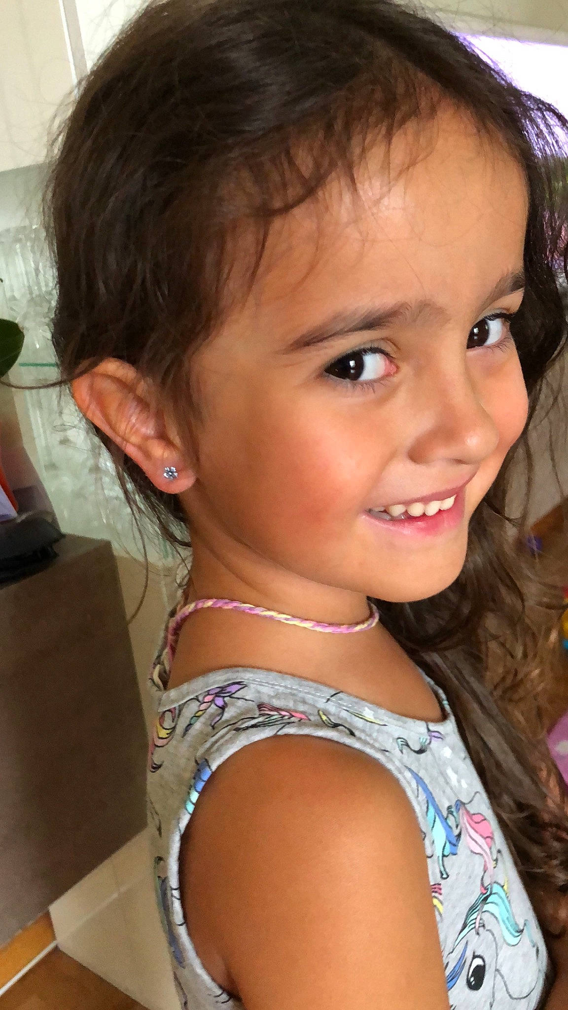 Imany a rejoint le concours — aidez-le/la à gagner de superbes lots ! beauty, black_hair, brown_hair, cheek, child, child_model, chin, ear, eyebrow, face, forehead, hair, hairstyle, joy, lip, long_hair, nose, person, skin, smile