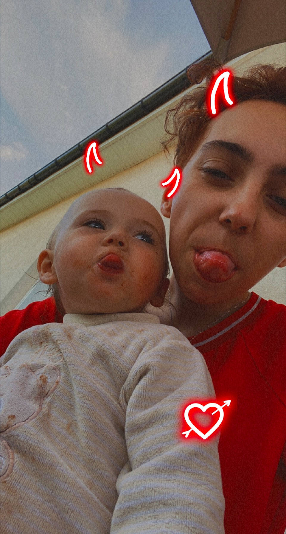 Oxana participe au concours pour gagner de l'argent avec cette photo : beauty, cheek, chin, eye, eyebrow, face, facial_expression, fun, gesture, hairstyle, happy, head, headwear, human, lip, mouth, nose, person, red, skin